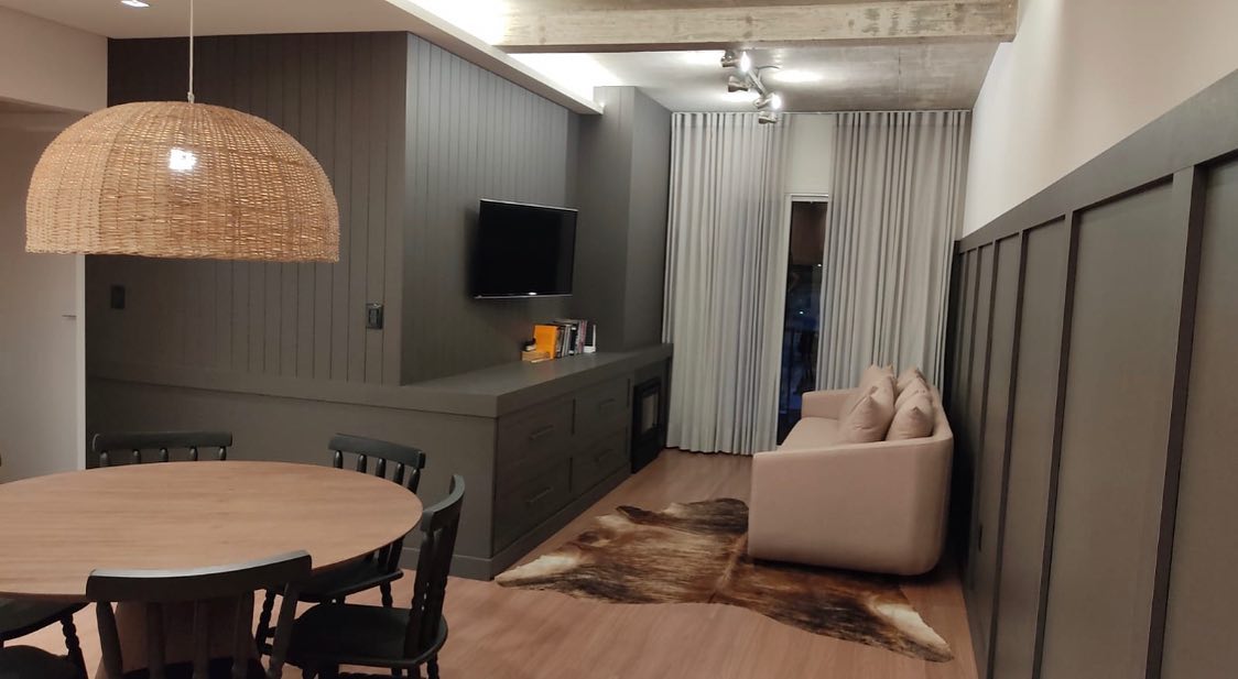 Uma proposta de sala contemporânea trabalhada dentro dos gostos e necessidades do cliente.
Minimalista e super prática! 🖤🛋
#salasobmedida #ambienteplanejado
#minimalismo #moveissobmedida
#designdeinteriores #moveis #salas