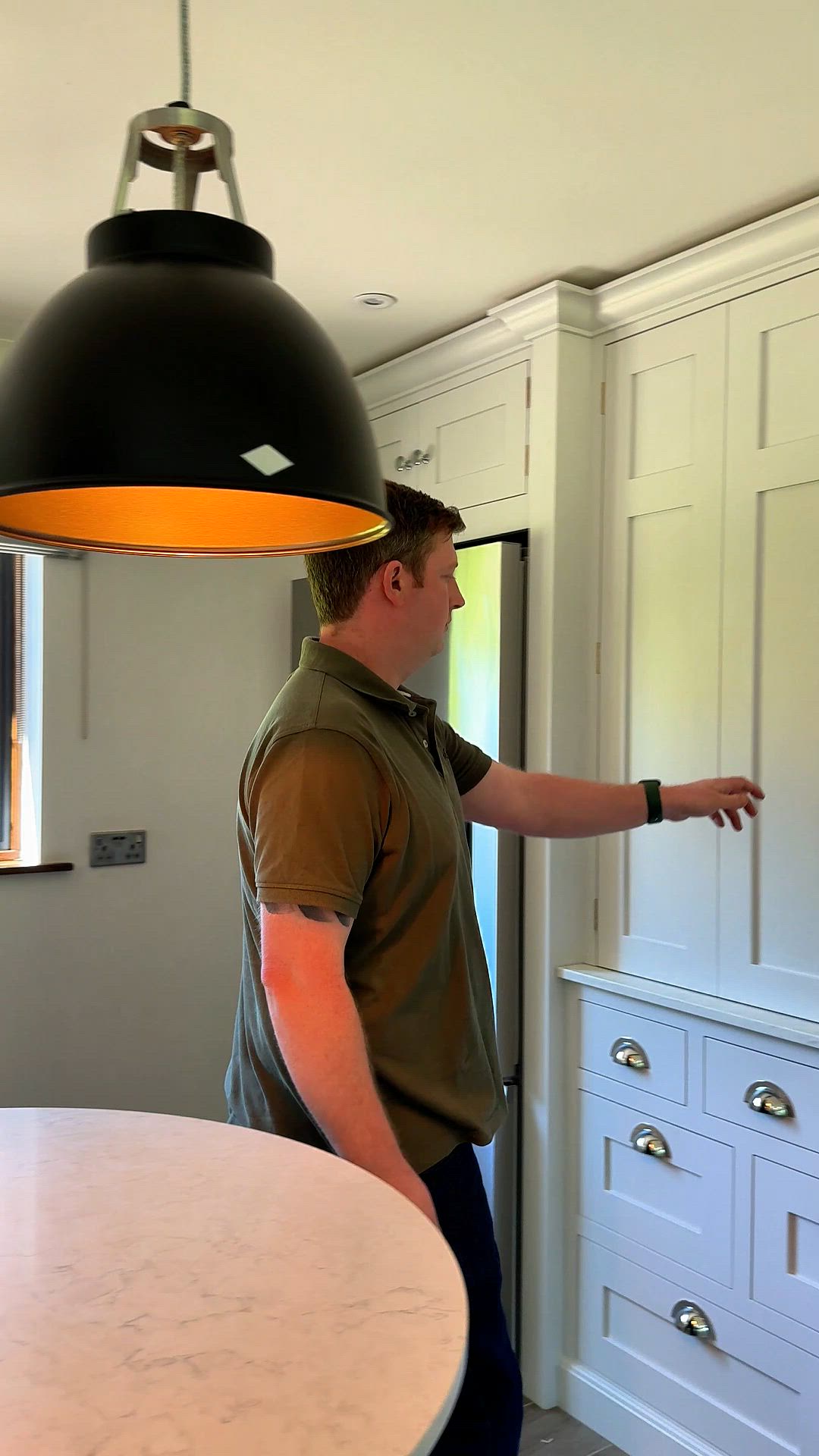 This @aga_cooker sits naturally within the blue and white palette, layered with vintage inspired materials that give the space a unique character. Together, these elements create an atmosphere that feels timeless and quietly expressive. What kind of character would you want to introduce into your own space? #BespokeDesign #KitchenInspo #InteriorDesign #ModernLiving