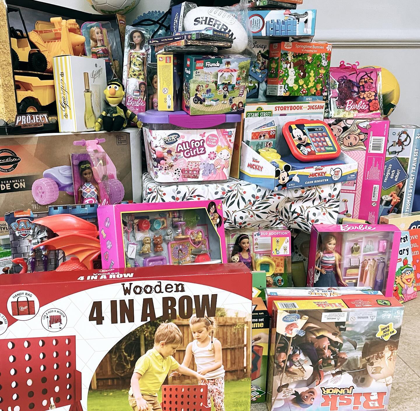 Thanks to all the patients and staff for toy donations going to children in care this year! Operation Sunshine will distribute over 100 toys from our practice community π€Άπ
