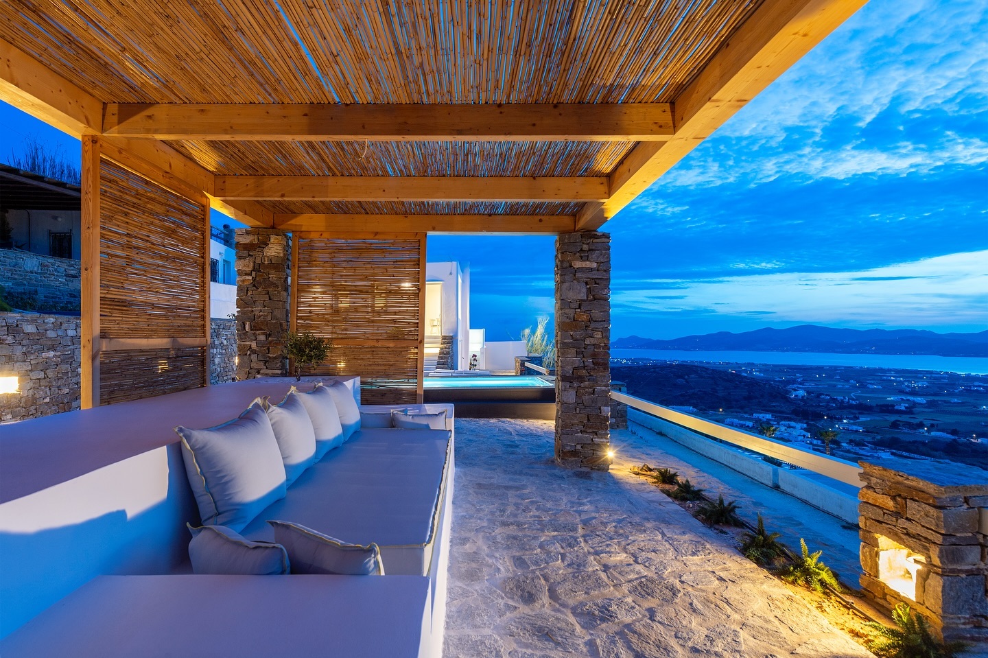 Villa Veni, Paros.
#architecturalphotography #realestatephotography #parosvillas #interiorphotography #parosisland⚓️🌊🌞 #parosphotographer #dronephotography #aerialphotography