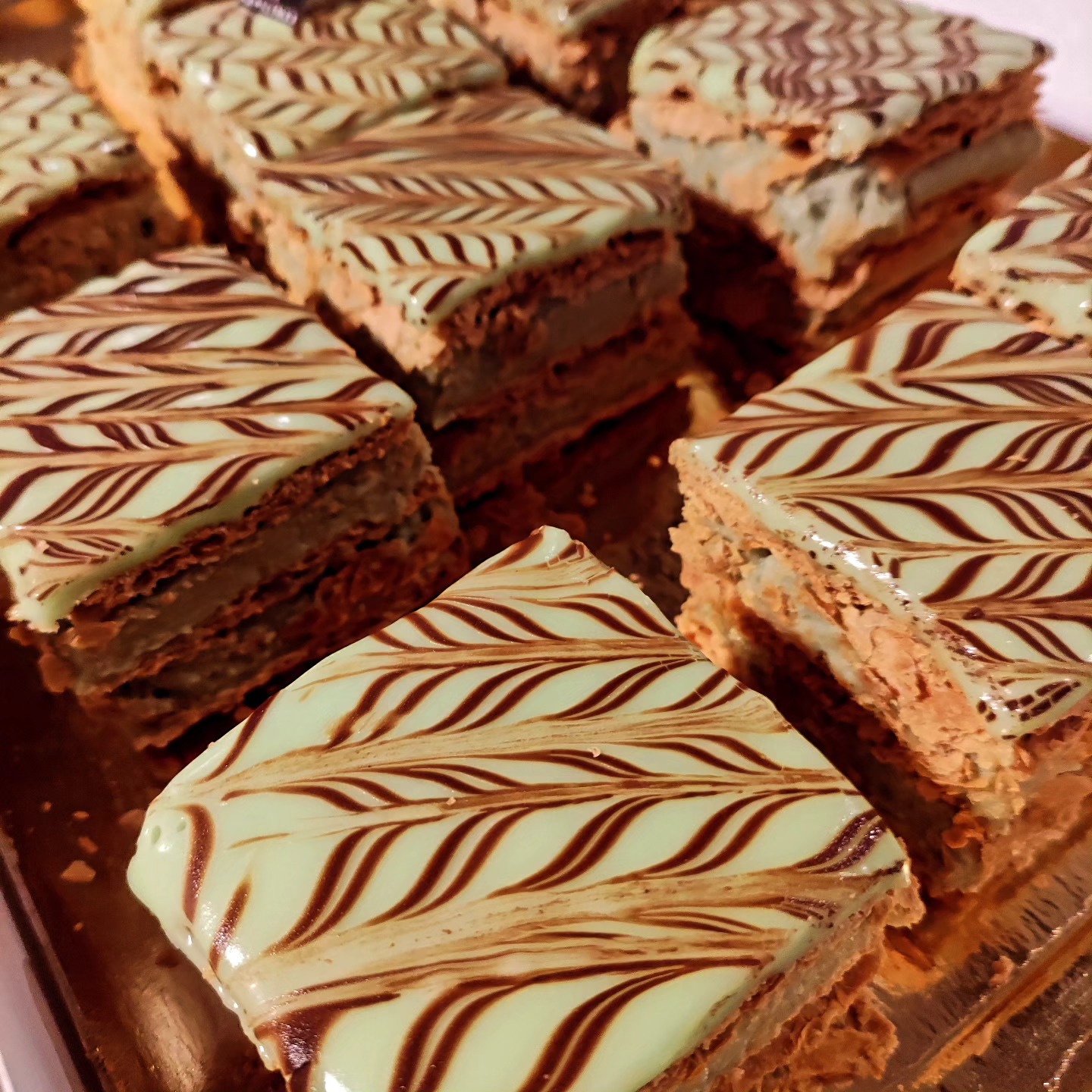 #millefeuille #pistache #patefeuilleteeinversee #tarn #albi #potdedepart #incentive #teambuiling #receptif #buffet #mariagetarn #patisseriefrancaise #pastrylove