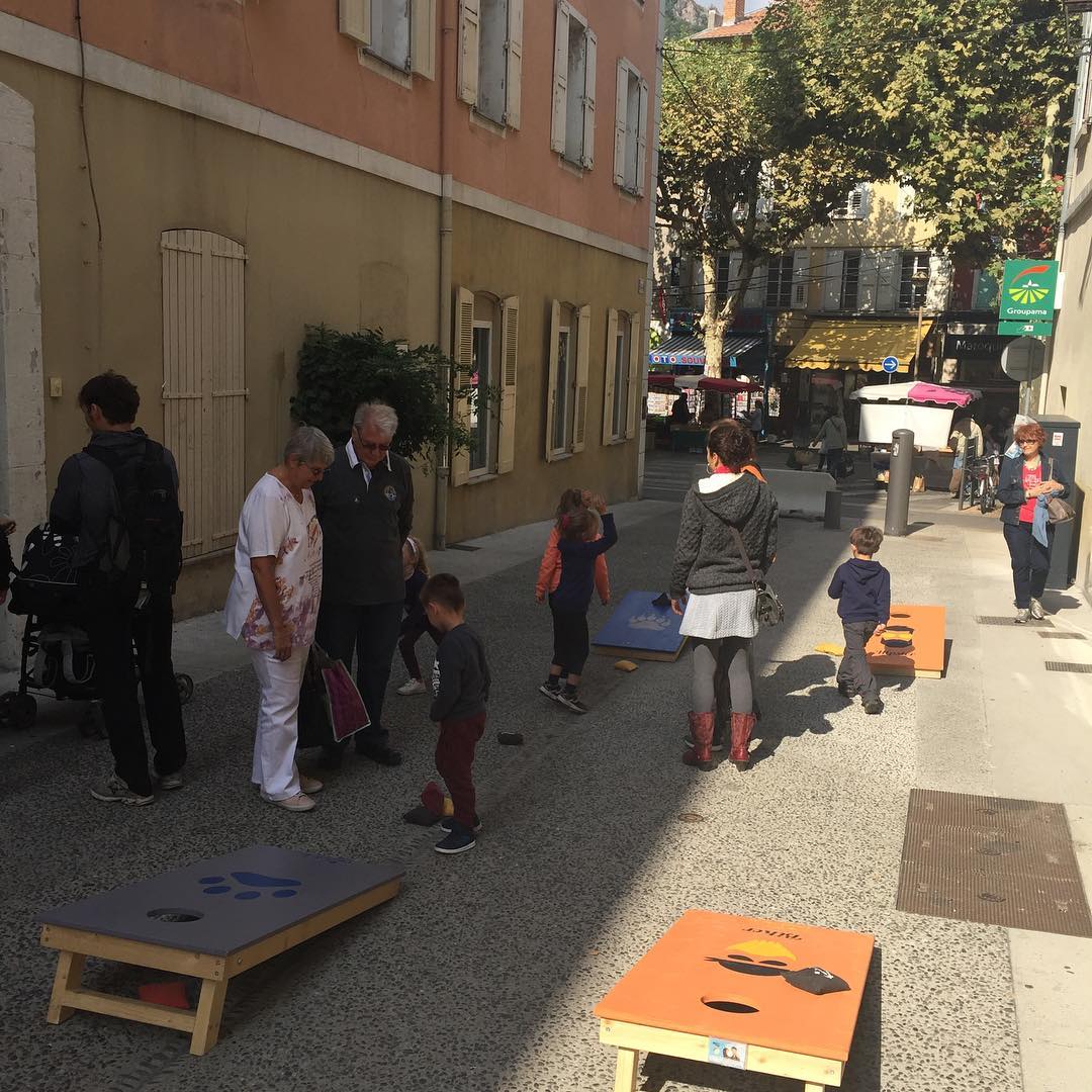 Venez jouer au #cornhole au Festival des jeux #ludirunner dans les rues de #dignelesbains