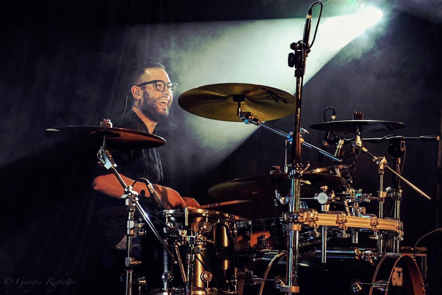 Ciao mamma guarda come mi diverto!!
Alla batteria @alerizzi1988 🦍💛
.
.
.
#jovasafari #drums #party #jova #tribute