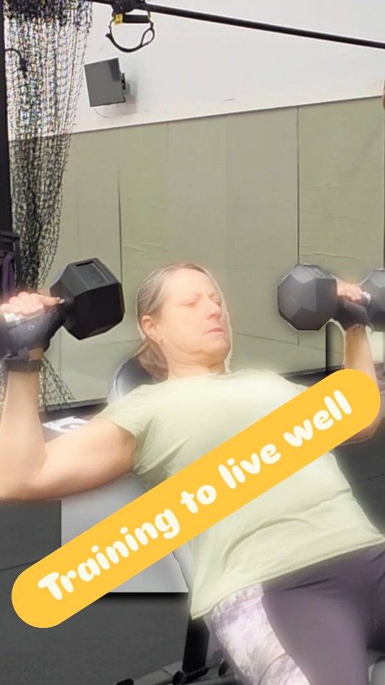 🏋♂️Coaches train too. We feel in our own bodies what our clients feel.
If we expect discipline, we have to lead by example.
Training isn’t just about performance, it’s about moving better, staying independent, and looking after both physical and mental health.
🔥I train so I can live well.
#coachfitness #fitnesslife #trxworkout #exerciseroutine