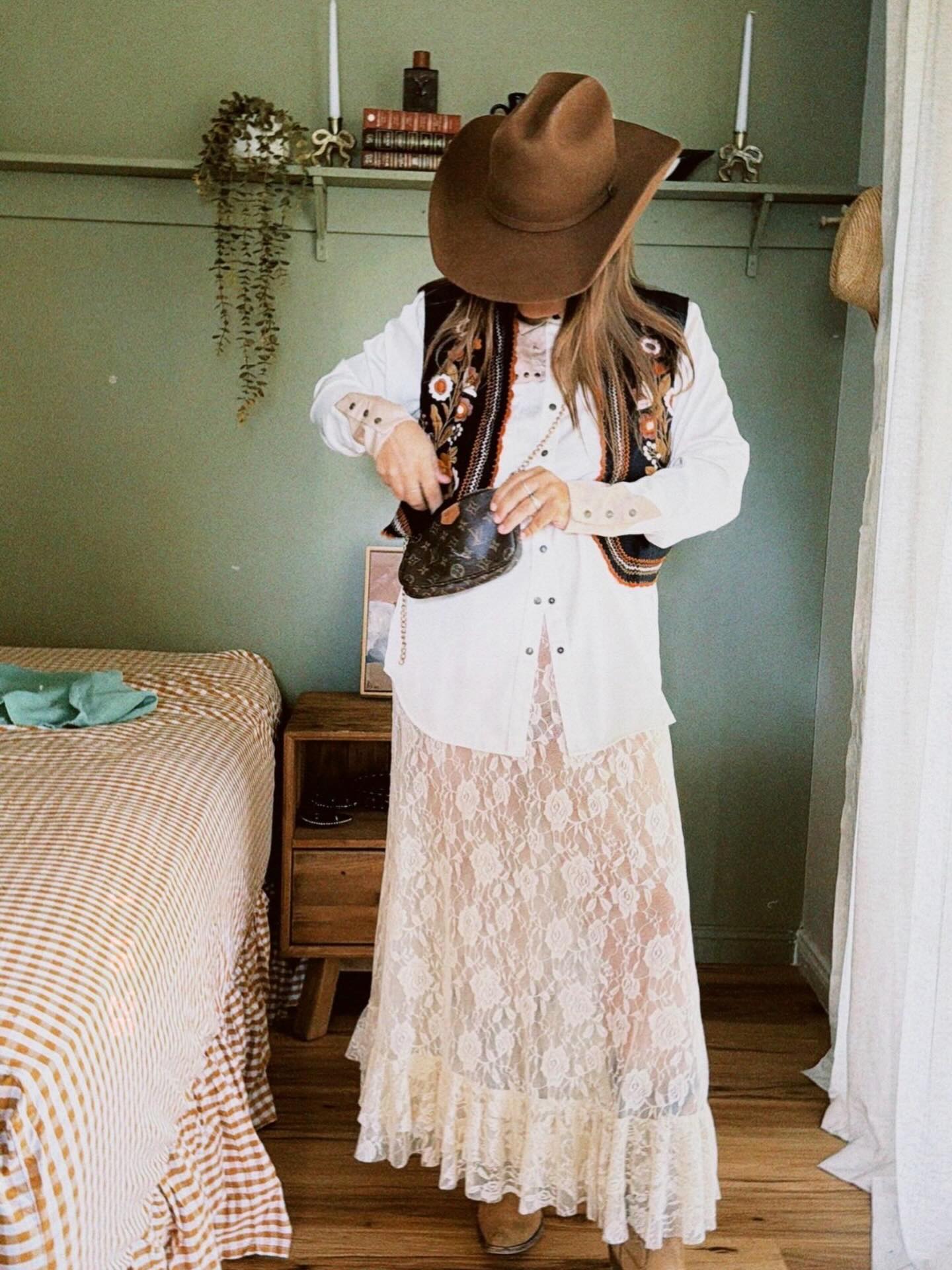 Boho Cowgirl Vibes ☮️
@farmhouse_31 layering up our hand embroidered ROSY Waistcoat to perfection.
Only a few left now over online 🫶
.
.
.
.
.
.
.
.
#bohocowgirl #slowfashion #handembroidery #handembroideredwaistcoat #fleetwoodcollection