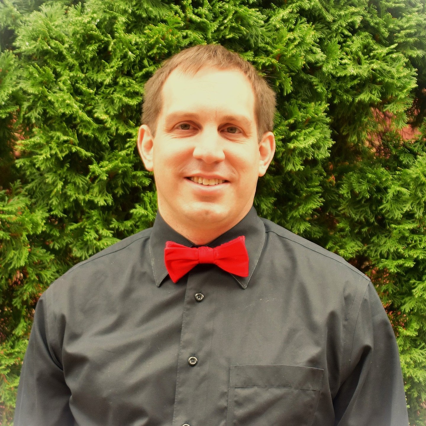 We are getting so excited about our concerts this weekend (www.phillybells.org). Mark your calendars to come see Rob Mygatt from Devon PA. Rob joined PHE in Fall 2006. He has been ringing handbells since 3rd grade and enjoys singing and playing the carillon as well. He is the PHE bass section leader and onsite set-up director. Rob works as a programmer for an audio-visual company.
