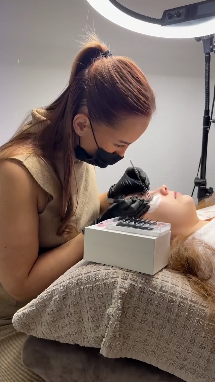 Small story about how I got here 😁 hope you enjoy listening 🔥 New Lash and Brow Artist in Basel now 🥳