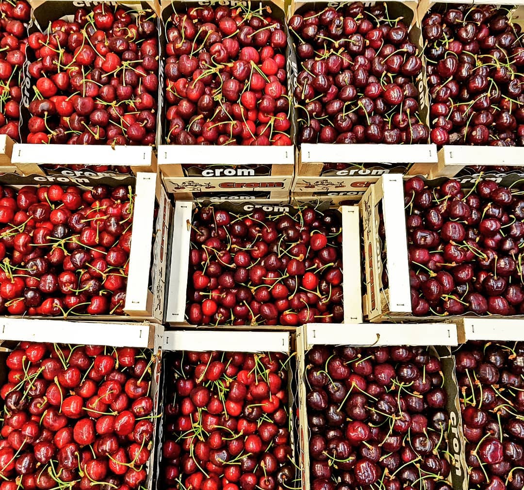 #cherry #kiraz #kirschen #cerises #ciliegia #cereza #spain #españa #wholesale #hamburg #germany #fruit #sweet #red #summer #fresh #fruity #foodie #healthy #