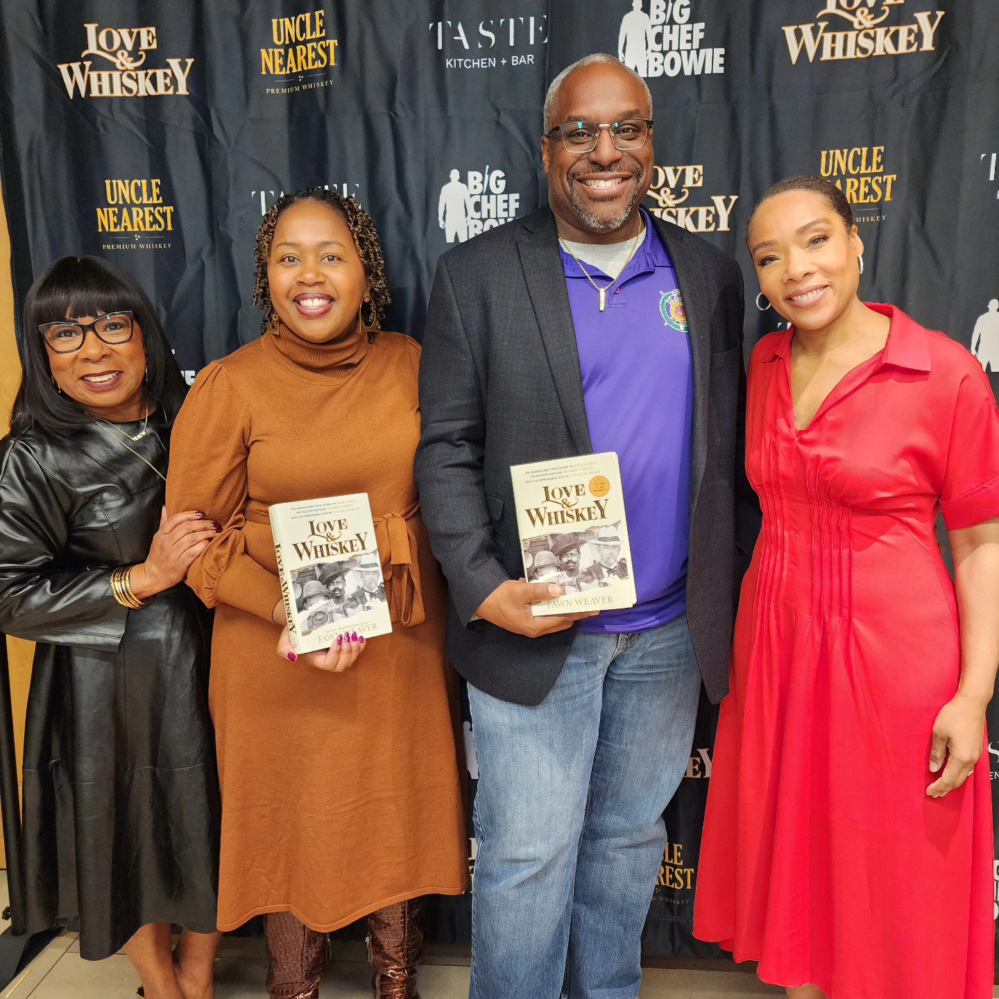 So PROUD of the leadership of @UncleNearest and the love & honor of @Fawn.Weaver and @VictoriaEadyButler continuing a legacy. Cheers, everybody! 🥃
w/ @sipbubblesandbourbon 💜❤️
#UnderwoodsForGood