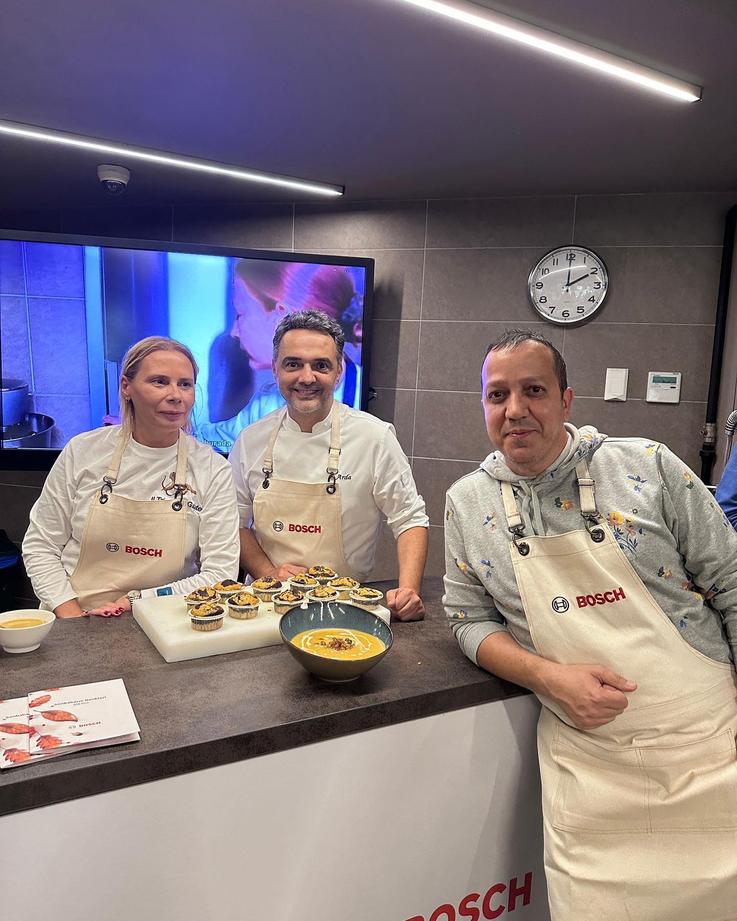 Mevsimin en taze malzemeleri, Arda Türkmen'in engin tecrübesi ve Bosch ürünleriyle harikalar yarattık😋😋🥰🎃
#boschhome #ardatürkmen #msa