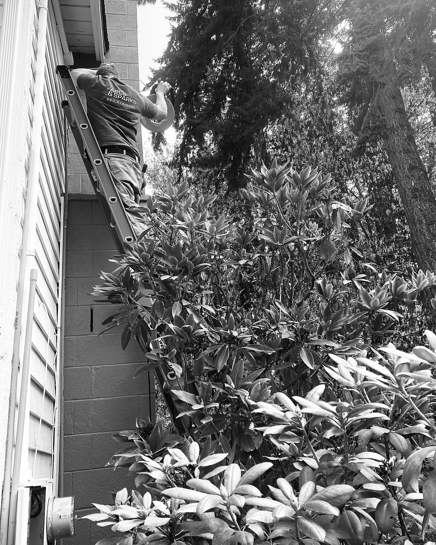 Beyond busy, but we still have to feed the gram 😎.
#residentialelectricians #electrician #electricianlife #electricianlife⚡️ #skilledtrades #treeshuffle #longday #doitfortheview #keepitlocal #thurstoncountywa #justatrim