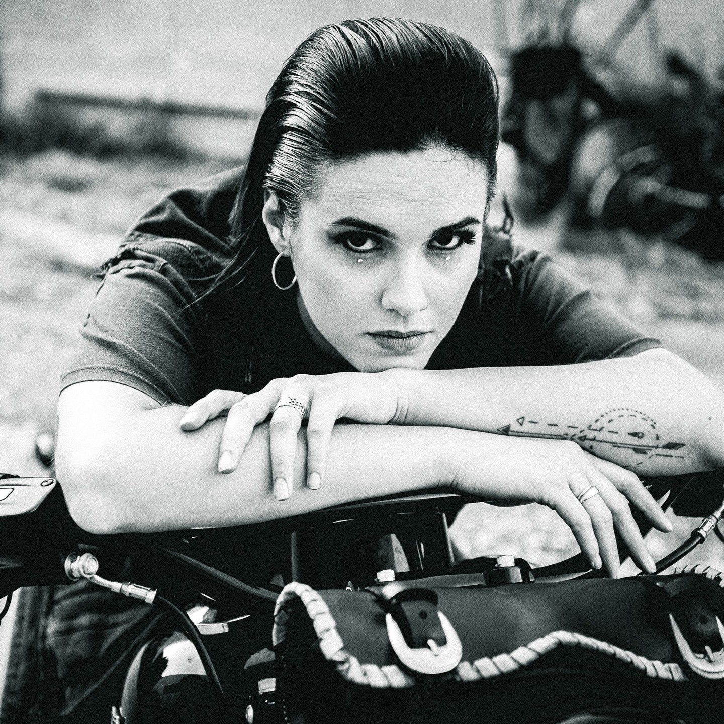 Capturant l'essence de la liberté et de l'émancipation.
#MotoChic #Shooting #HarleyLove #instamodèle #harley #harleydavidson #model
Maquillage : @lespacedelea // model : @lucyinzeskaille