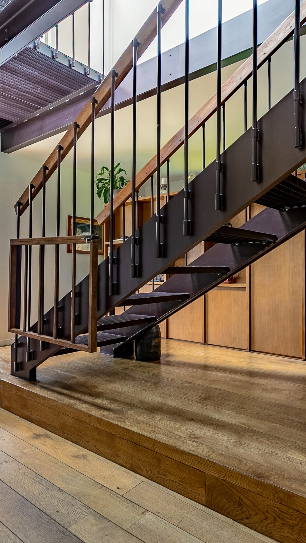 Et si votre prochaine maison ressemblait à ça 😍
Attention les yeux… aujourd’hui je vous dévoile une maison aux volumes absolument WAHOU 🤯🏠
Un séjour cathédrale spectaculaire, baigné de lumière, avec de grandes ouvertures sur un parc arboré 🌿
Ici, tout est réuni : la nature, l’espace, la lumière… le rêve ✨🌞
🔑
🛌 4 chambres
🛁 3 salles de bains
👌 Séjour cathédrale
📐 250 m² habitables
🌿 Parc de 8 000 m²
🚗 3 garages
📍 Gouvieux – à seulement 45 min de Paris
💌 Commente “La forêt” pour recevoir toutes les infos et organiser une visite 😉✨#immobilierchantilly #maisonavendre #immobilierprestige #vicimmo #frenchrealestateagency