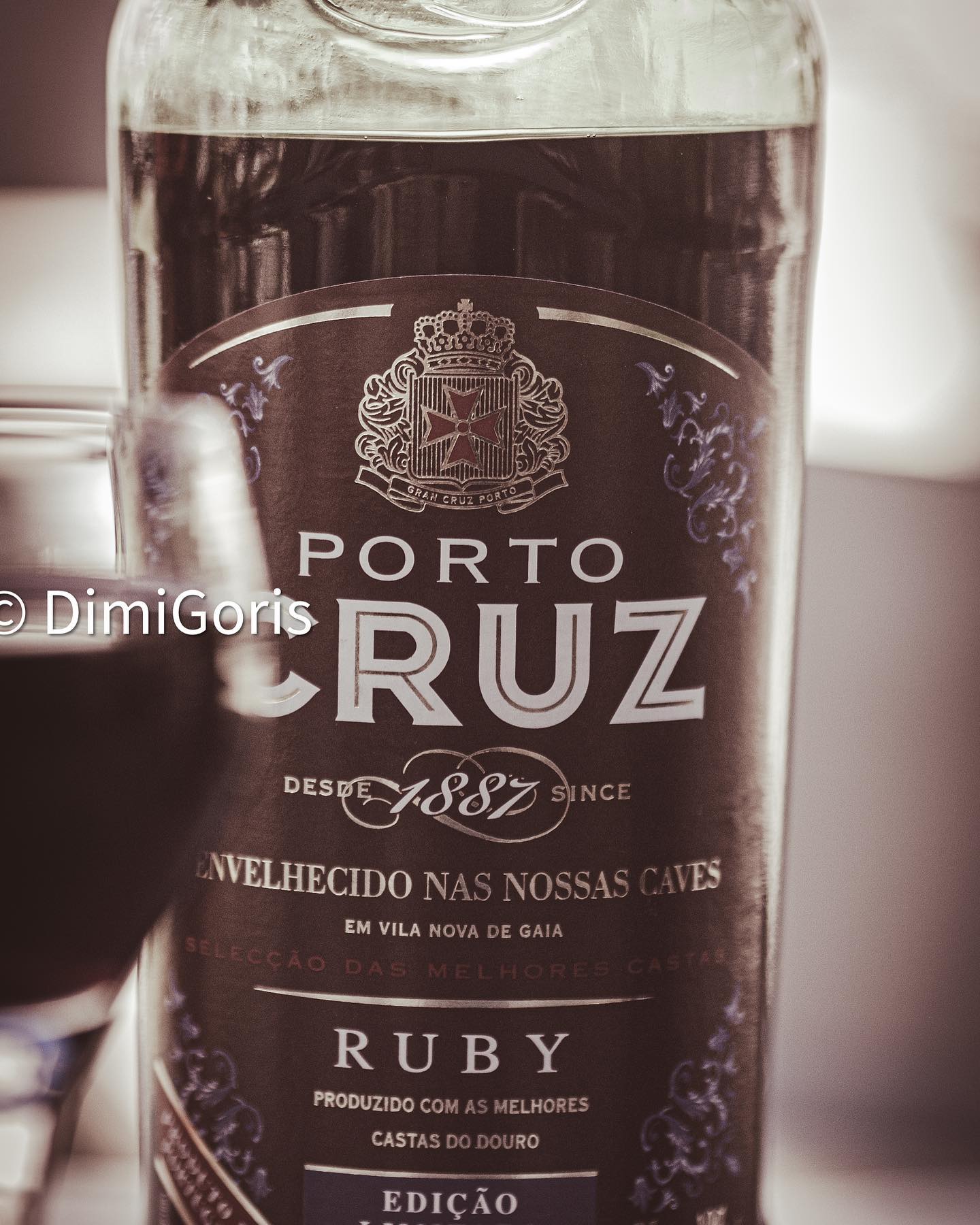 MORE INFO SOON - Wine & Wines - Av. De Ramos Pinto 410 VILA NOVA DE GAIA, Porto (PT)
Proud of my small product shoot for the new business “Wine & Wines”.
On this photo you see the lovely @portocruz Ruby. My favourite because of the woody flavours.
°
°
°
🍷🍇 Porto wine is the only wine that can have the label “Port”. From the grapevines in the beautiful Douro valley, these sweet wines are produced.
At Wine & Wines @mdrteixeira can tell you every detail about them, and for only 7,5€ you can have a full tasting from different bottles!
This is where my story starts, but not ends. More content soon! #porto #vino #wine #portwine #port #portocruz #winelover #winetasting
