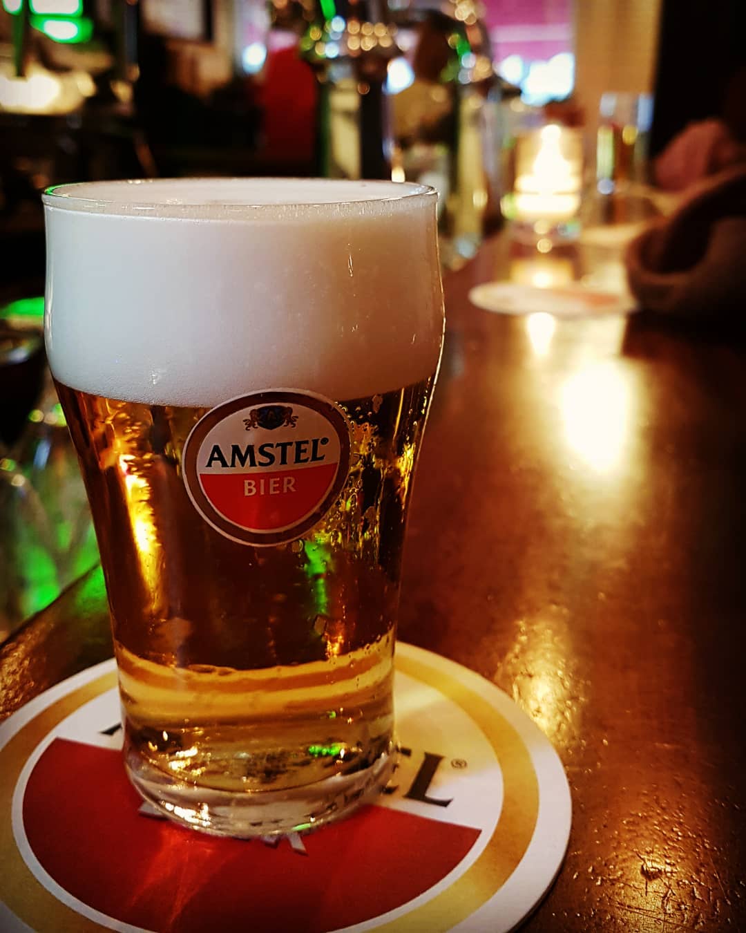 Of je kunt ook gewoon ouderwets een Kleintje Pils nemen... 16 cl bier, oftewel 2 slokken en door... #kleintjepils #amstelbier #heineken #bier #pils #kadijksplein