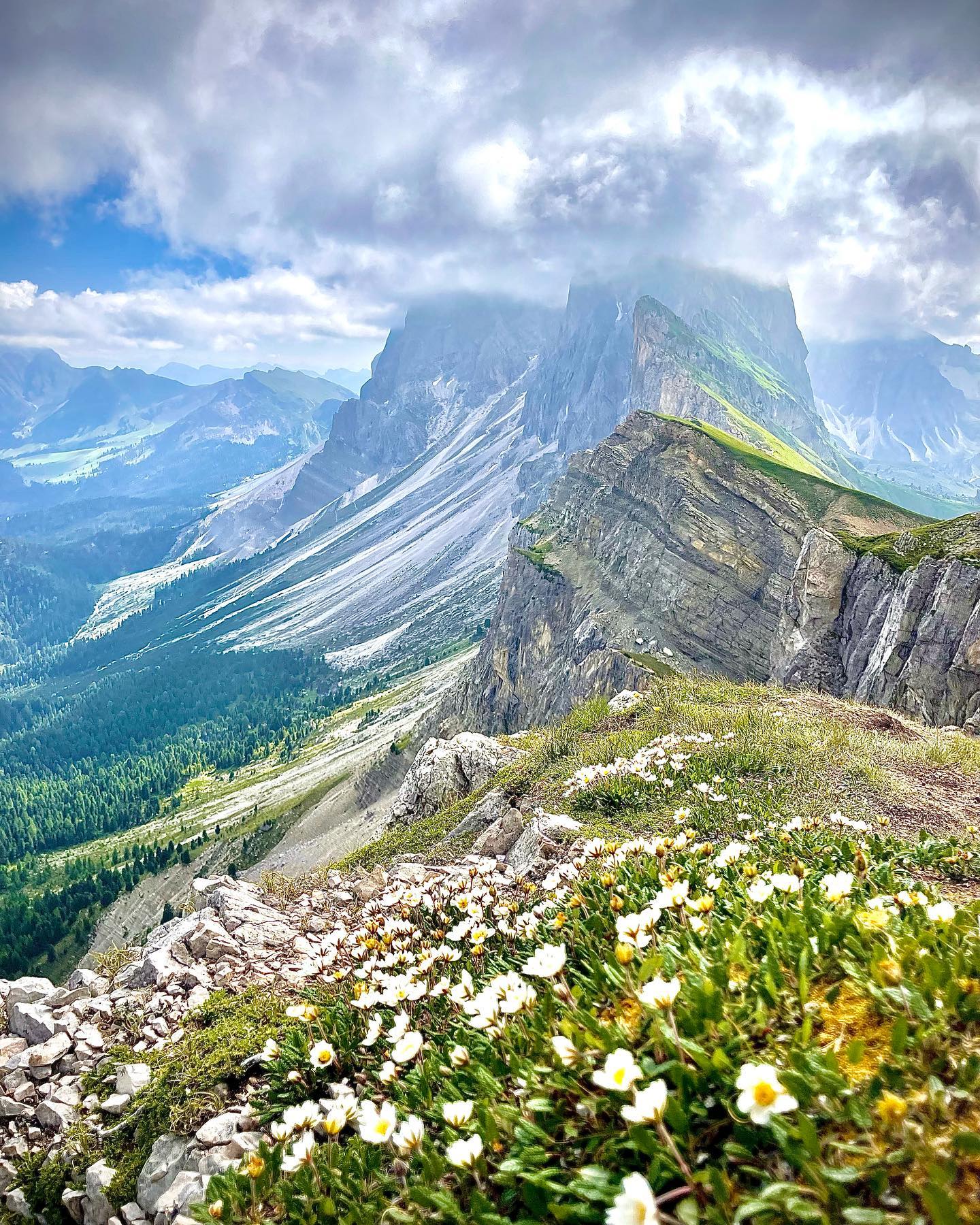 Back in the Dolomites !
#dolomoti #dolomites #alliberttrekking #uimlaguide #phototrekking