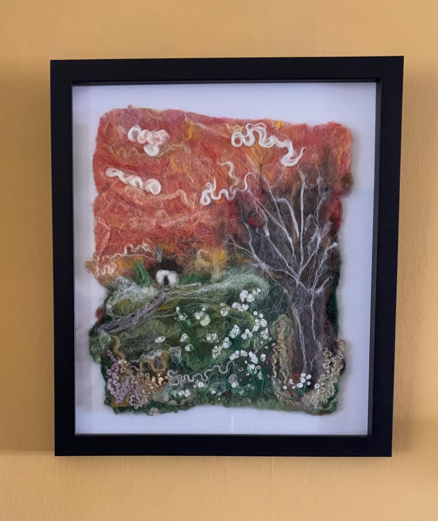 Inspired by the snowdrops at @lamport_hall last year I created this ‘Snowdrops at Sunset’ wool art. It was framed by the amazing guys at @zanart_framing & was a part of the Art in the Park exhibition at @abingtonmuseum 💖 It may be a contender for the Earls Barton art exhibition in June.
#needlefeltedart #woolart #snowdrops #fibreart #ecofriendlyart