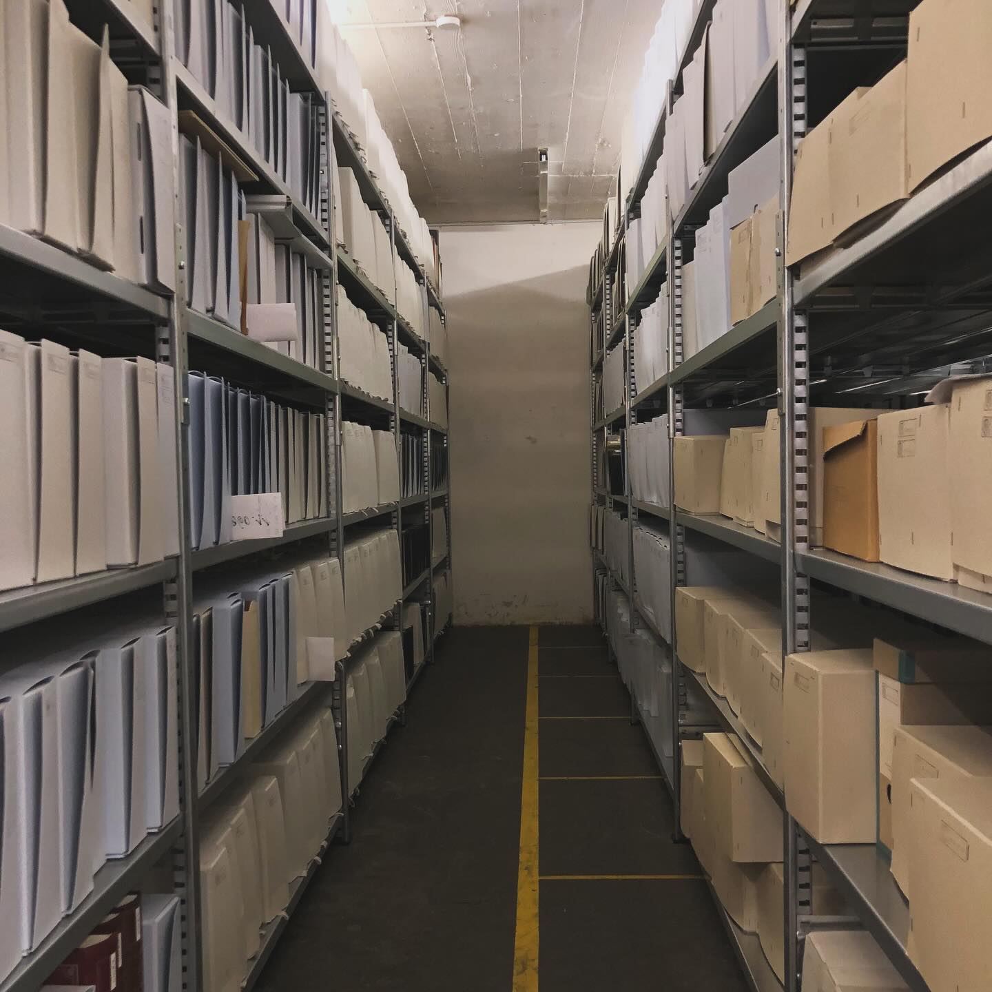 Mittlerweile ist es gelungen, die grösste in der Schweiz existierende Sammlung schwuler Archivalien zusammenzutragen. Gerne beraten wir Vereine und Privatpersonen, die über Sammlungen schwuler Zeugnisse verfügen und diese für die Nachwelt erhalten möchten.