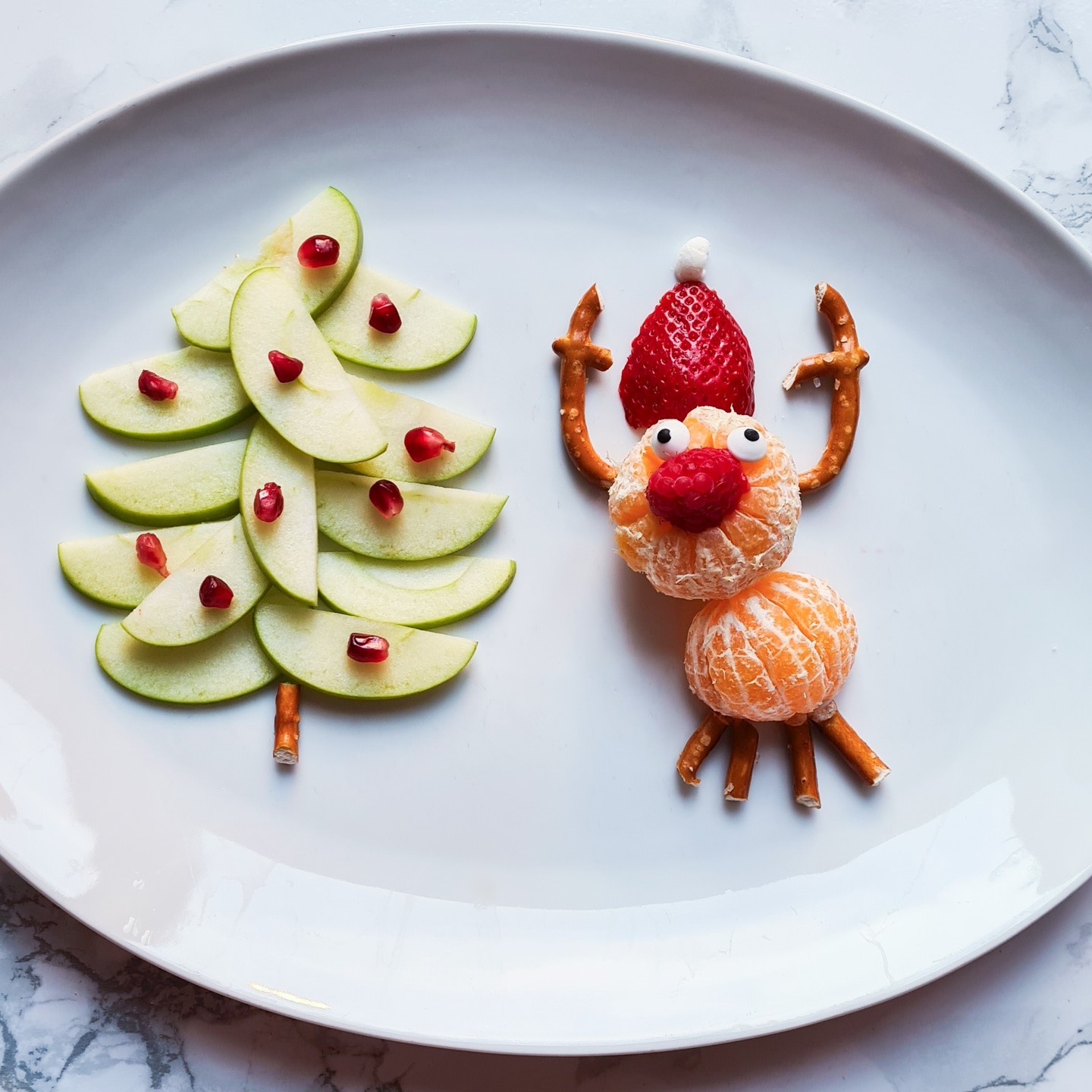 A lovely little festive recipe idea I got from @cutefoodforkids. My girls loved making and eating this!