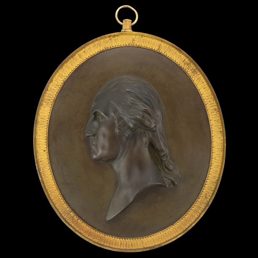 An Oval Shaped French Bronze Relief Plaque of George Washington. This exquisite plaque, featuring a left-facing profile of George Washington, enclosed in its original gilt-bronze frame with repeated acanthus leaves, is believed to have been made as a memorial to Washington around the time of his death. The only other known plaque of the same kind can be found at the @metamericanwing, and it was donated by Theodore Roosevelt Sr.
#georgewashington #washington #decorativearts #historical #frenchdecor #bronze #bronzesculpture #plaque #sculpture