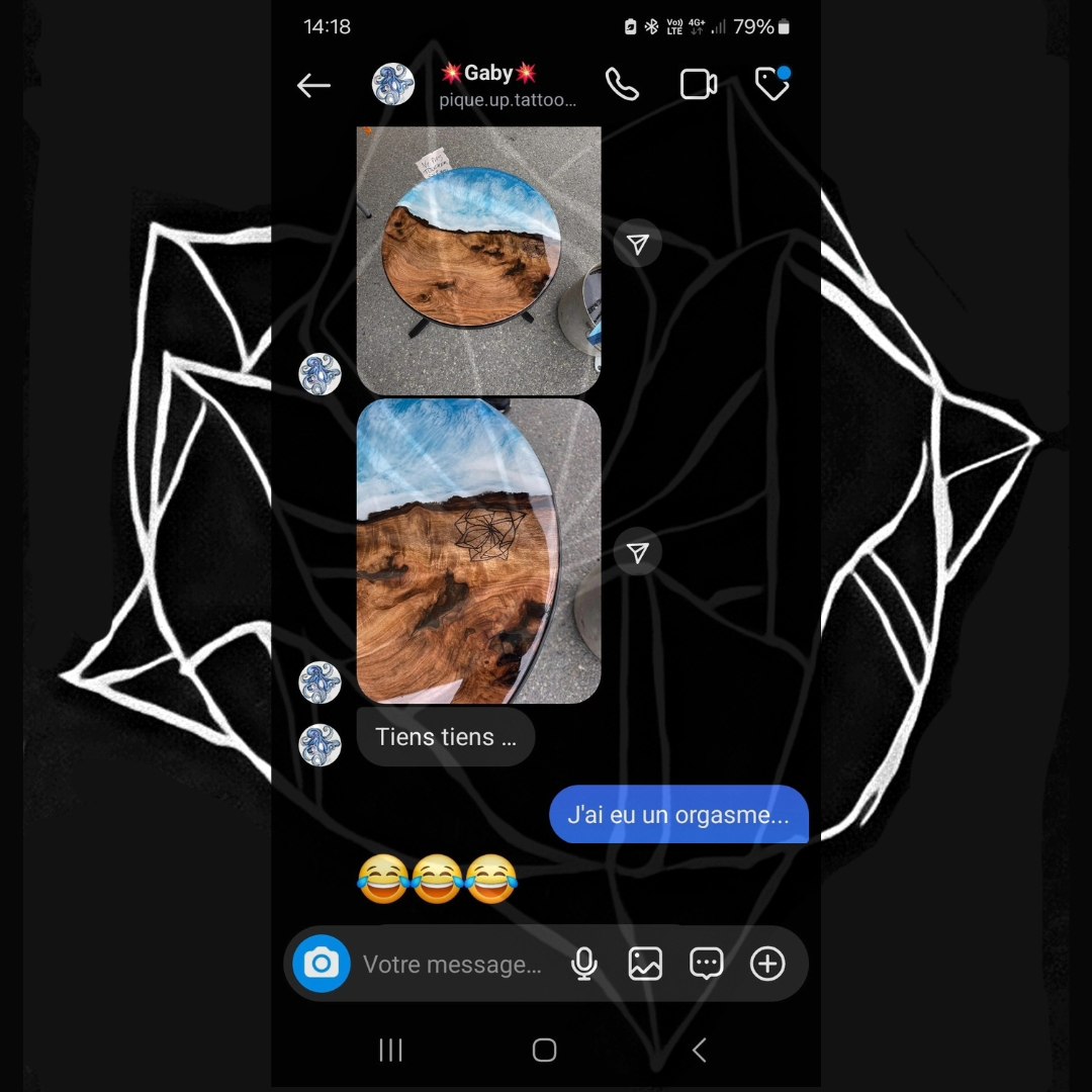 Quand ton tatoueur tombe sur une de tes réalisations par hasard... 🤩 @pique.up.tattoo_gaby
#wood #woodworking #resineprofrance #epoxyart #epoxyresin #lafabricdard #autoentrepreneur #artisanatfrancais