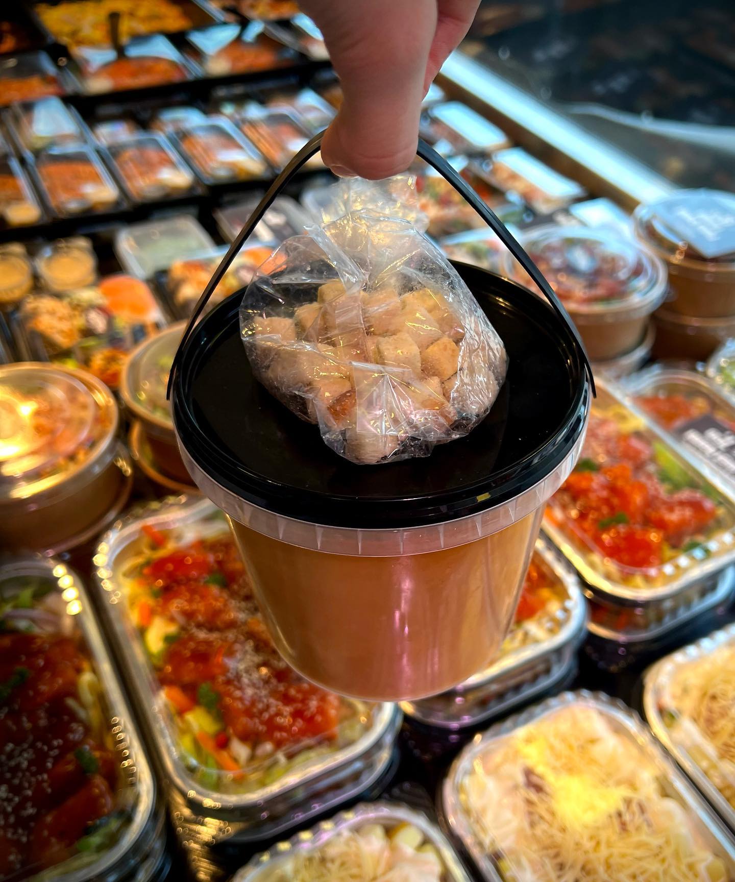EMMERTJE SOEP ๐ฒโจ๏ธ
Kom langs voor een heerlijk emmertje vissoep! In een emmertje zit 1 liter. ๐
Ons soepassortiment:
- Bretonse vissoep
- Thaise curry soep
- Kreeftensoep
#vissoep #kreeftensoep #soep #thaisecurry #zalmaspergesoep
