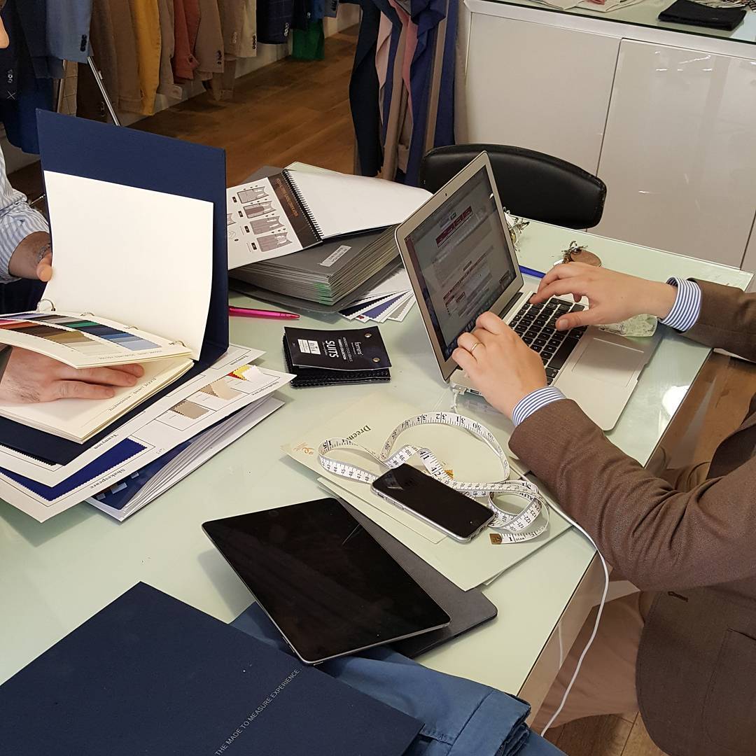 ⹠COLLECTION ⹠nous vous préparons de belles nouveautés pour 2018.
#vestes #coton #saharienne #brisbanemoss #trousers #ajusteurs #drill #pantalons #formens #paris #collection #spring #summer #2k18 #france #england #madeinengland #jacket #chic #elegant #tradition