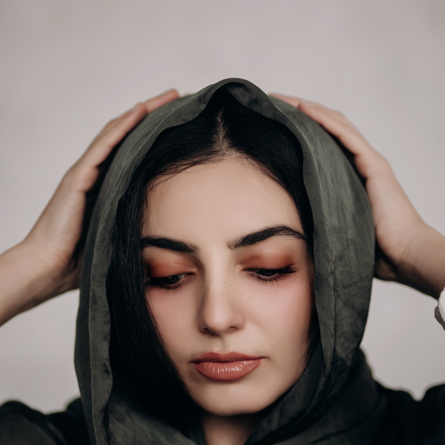 Veränderungen bringen neue Chancen
Nach über 1,5 Jahren der Vorbereitungen, Entwürfe und Planungen muss ich euch leider mitteilen, dass es kein Fotoloft am geplanten Standort geben wird. Es gab viele Hürden, und am Ende hat der Vermieter sich gegen Publikumsverkehr entschieden. Auch wenn diese Nachricht schwer für mich ist, möchte ich nicht aufgeben.
Das Leben hat oft eine eigene Art, uns neue Wege zu zeigen – vielleicht führt mich dieser Schritt ja zu einer noch besseren Loftlocation.
Eines bleibt aber sicher:
Blueberry PhotoArt, mein Studio auf der Johannisstraße 13 in Zittau, ist und bleibt für euch da! 🧡
#VeränderungSchafftChancen #BleibtDran #BlueberryPhotoArt