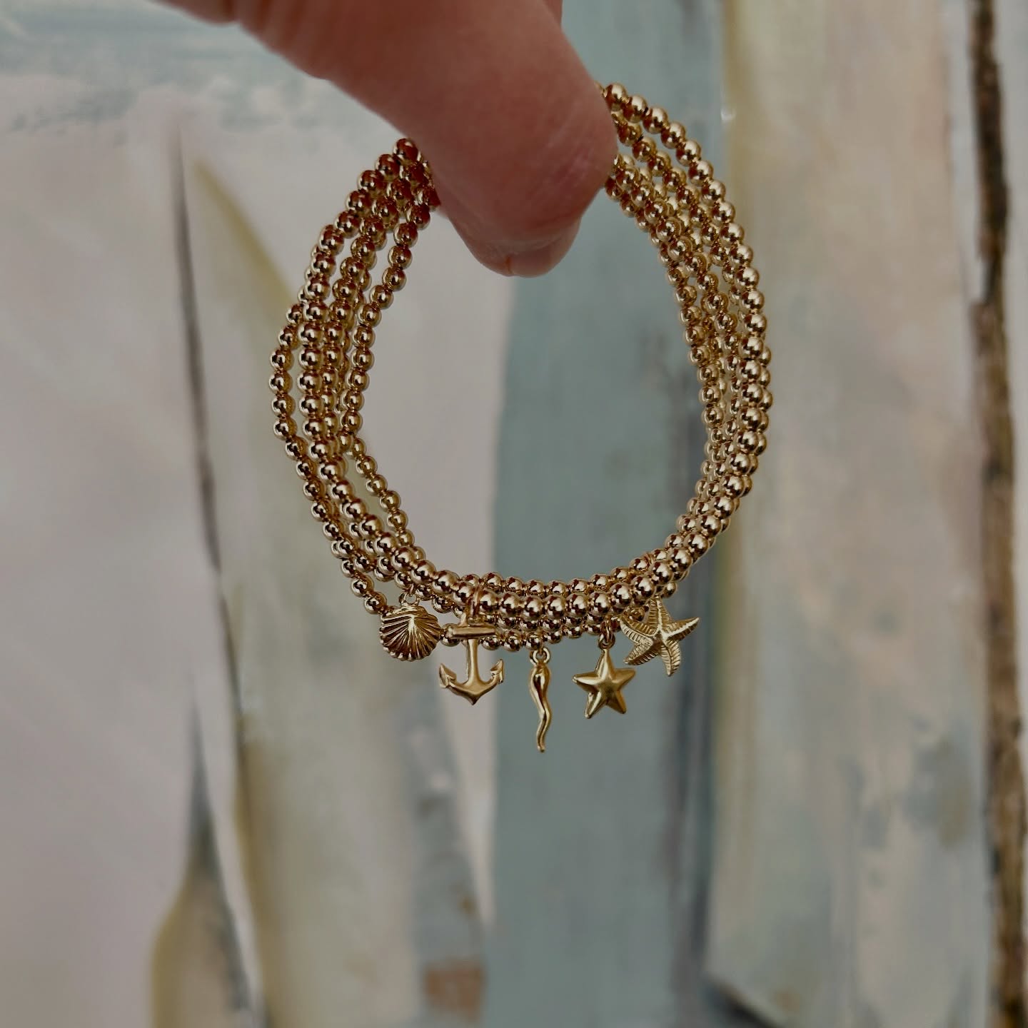 More nautical charms (plus one cornicello) coming soon ⚓️✨
Sign up for emails at kayliedawn.com to be the first to know when these dainty bracelets become available (late Feb). They will be limited edition so grab one if you love it!
14k gold filled, nontarnish & waterproof as always! 💦
Charm bracelets | Hadmade jewelry | Woman owned business