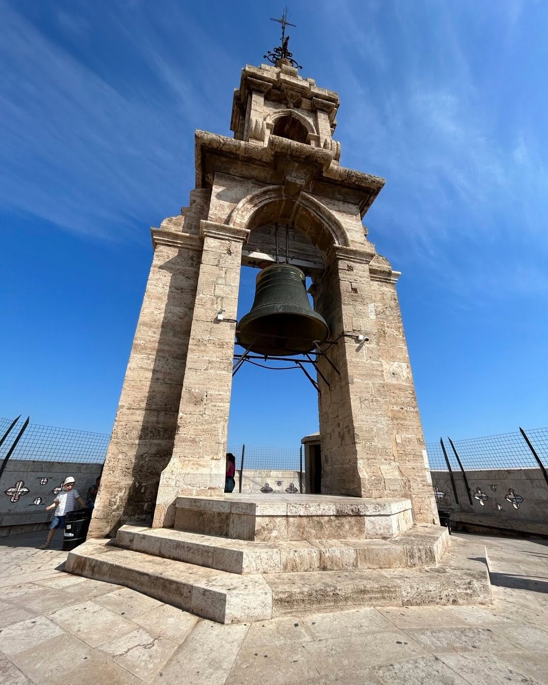 The bell tower of Valencia Cathedral. On a clear day the views are spectacular! Mind you the 207 steps to the top are hard work. 😮💨😅
#valencia #spain #cathedral #church #architecture #urbanphotography #oldworld #bluesky #clouds