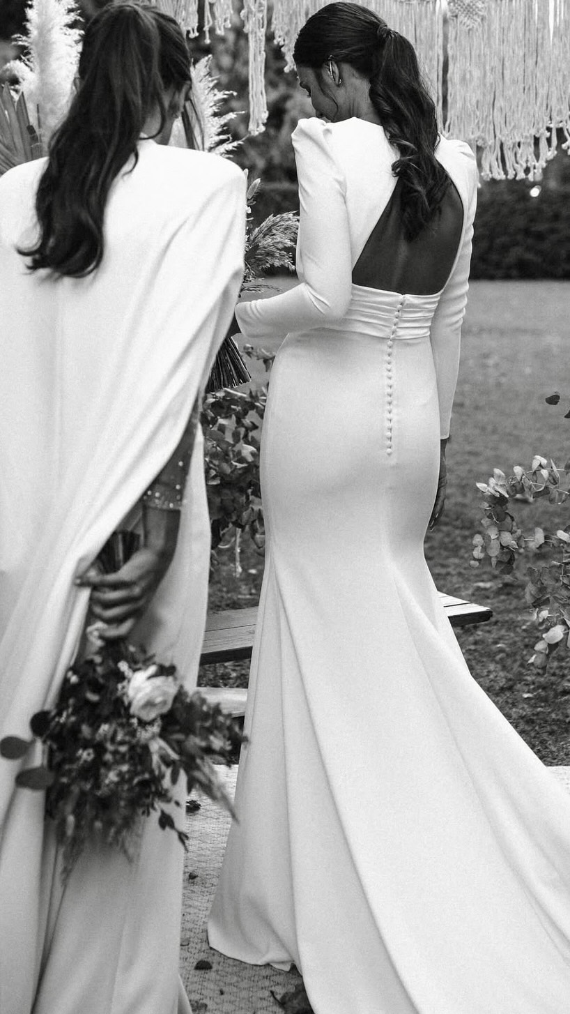 From intimate town hall ceremonies to the grandest of celebrations, this gown has it all. The perfect all rounder, she is Adrienne🤍🦢🪽
@pronovias
#wedding #weddings #weddingdress #bride #pronovias