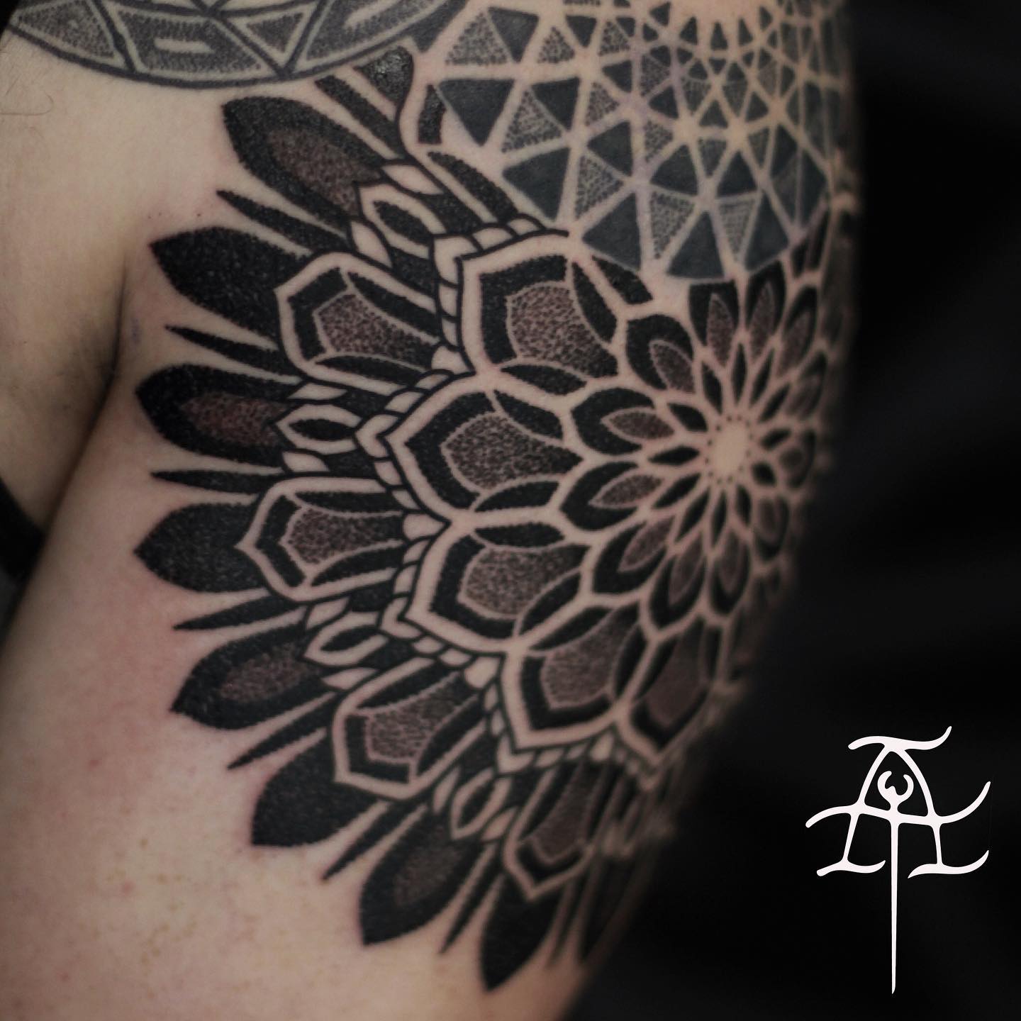 Added to some work they already had. #visalia #tulare #lemoore #fresno #tularetattoo #pathfindertattoo #visaliatattoos #fresnotattoos #aaronleroi #tattoo #blackwork #dotwork #lemoore #mandala #mandalatattoo #mandaladesign #mandalaart #mandaladrawing #dotworkmandala #dotworktattoo #blacktattooart #geometrictattoo