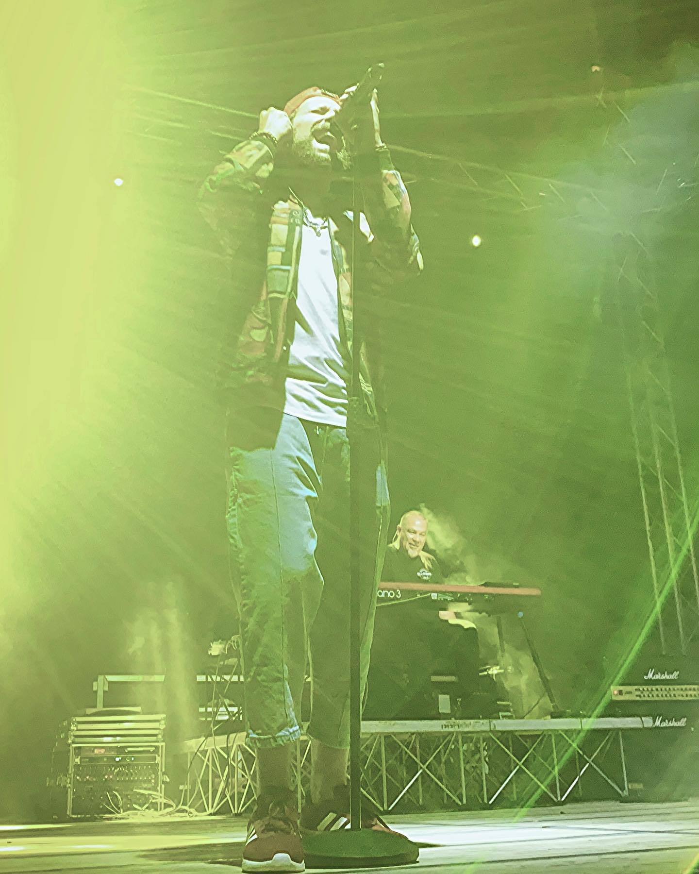 E lo ripeto ancora
Fino a strapparmi le corde vocali
Ora che siamo qui!! 🙌🏻🦍☀️
.
.
#jova #gliimmortali #jovasafari #party #tribute