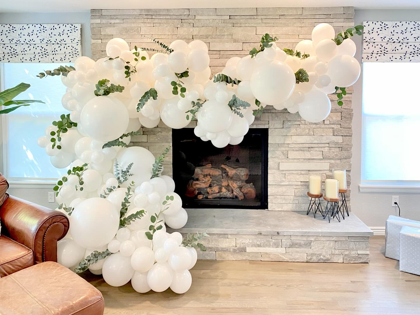 Interrupting all of your graduations for this monochromatic moment ๐ค๐ฟ!! #PartyPoppersCO