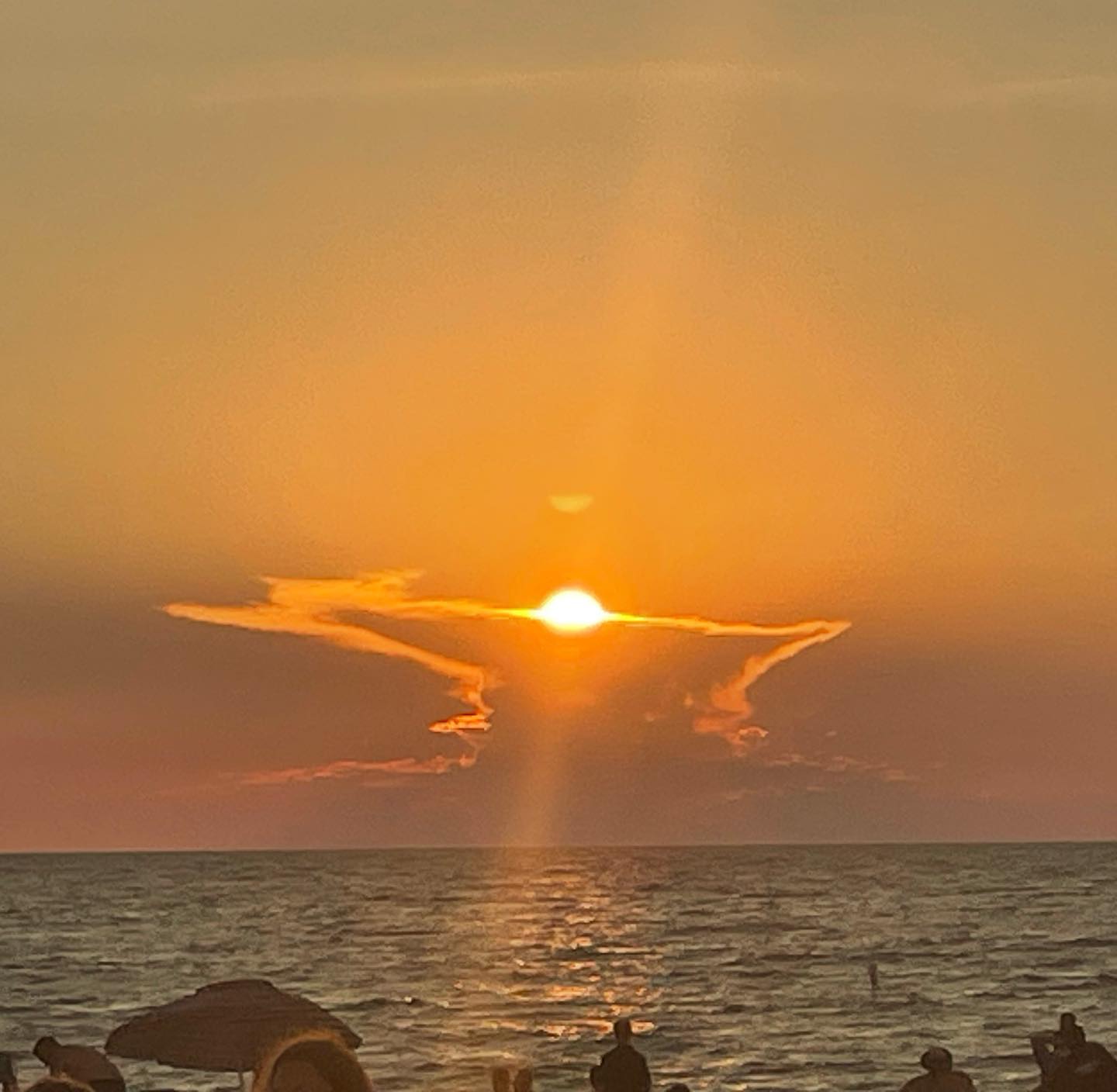 No filter needed. Duh 🙄
This is what happens when you open your eyes. ⭕️
The sphere is sacred. Honor your presence. Be here right NOW. 🦅🌀💛💛💛
#weareone #inlackech #nokomisbeach #grandmothers #love #art #nature #earthart