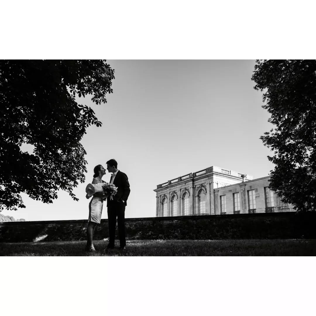 Lendemain de mariage, on se retrouve au @chateauversailles pour une séance photo couple
.
.
.
#chateauversailles #chateaudeversailles #versailles #versaillesmaville #mariageversailles #mariagechateauversailles #trianonversailles #grandtrianonversailles #photographeversailles #photographemariageversailles #seancecoupleversailles #seancephotoversailles