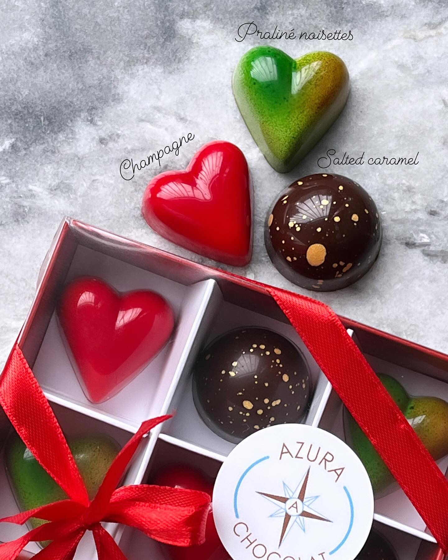 Valentine’s selection now available 🌹
3 flavours picked from your favourite choices:
Salted caramel 🍮
Marc de Champagne 🥂
Praliné noisettes 🌰
You can pickup your box @urbanmakers_uk available from today
Next upcoming market
👉🏼 @allypallyfm on Sunday 4th of February
See you soon 💝
#valentines #valentineschocolate #artisanmade #artisanchocolates #finefood #finechocolate #chocolategiftbox #shoplocal #shoplondon #chocolatelondon #chocolatebonbons #beantobarchocolate #chocolatiersofinstagram