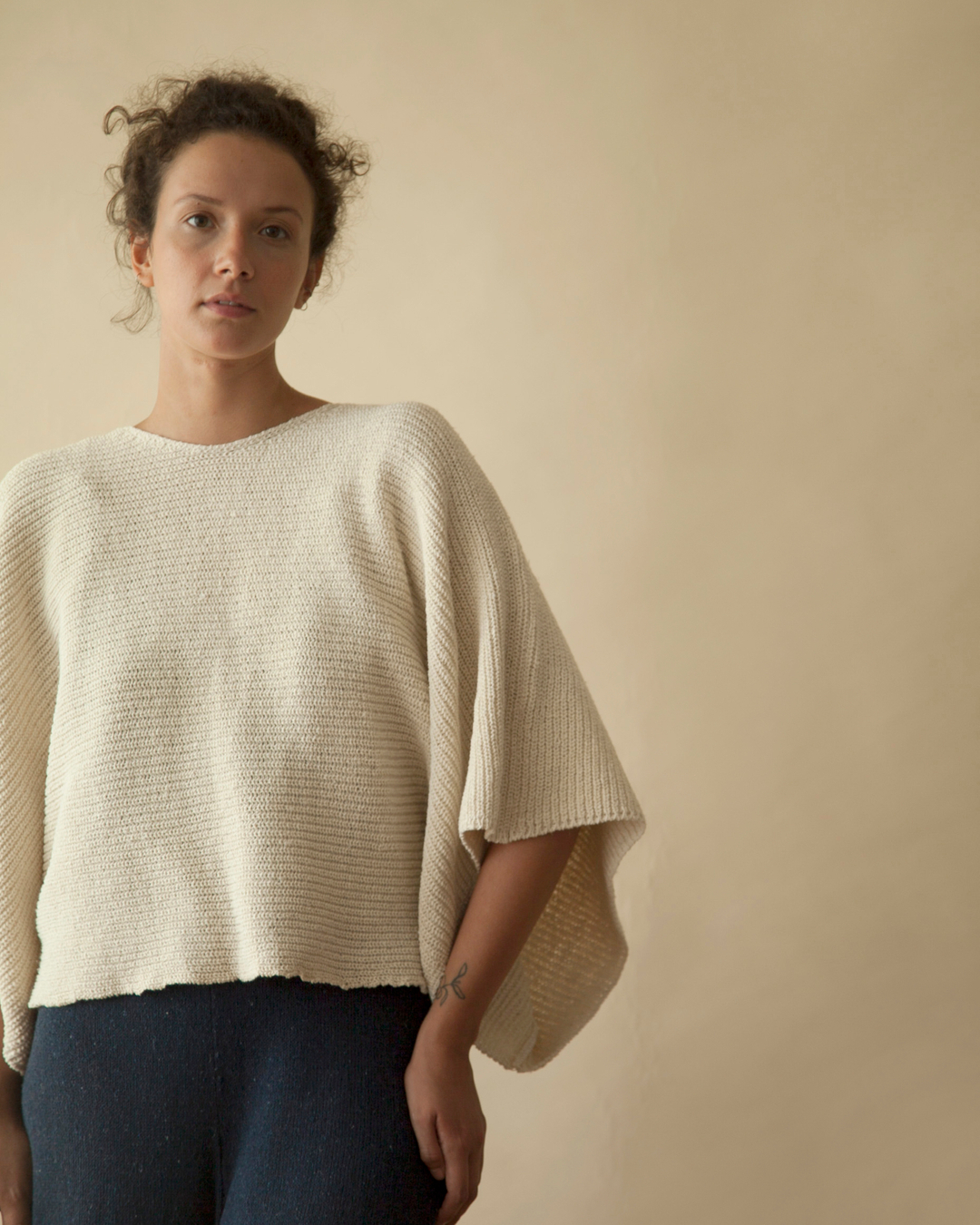 Tem coisas que são boas por si, mas juntas são muito melhores! Caso em questão da Blusa Maria e o macacão Sofia, meu uniforme esses dias.
O que você acha deste conjunto? Se quiser garantir o seu aproveita que o desconto de aniversário vai até 25 de junho: é só usar o cupom 4ANOS no checkout da loja online para garantir 15% de desconto na sua compra.
* o cupom só pode ser usado uma vez por pessoa.