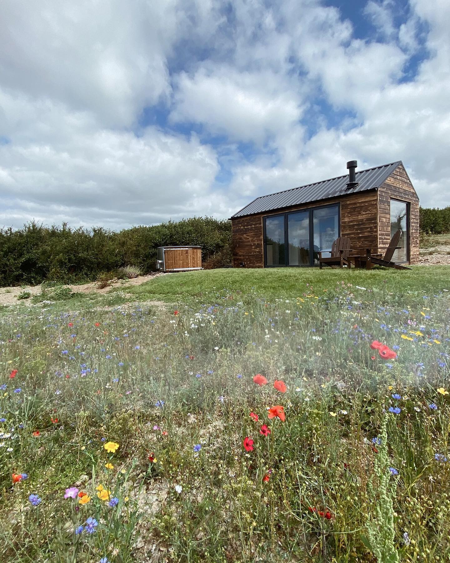 Longdown Cabin 🌿
Our estuary view cabin. This one has the hilltop position looking right down the estuary towards the sea in the distance. The stars up here are incredible on a clear night.
Booking now live on our website! 🌿
www.thelanddevon.co.uk
#devon #glamping #cabin #staycation #stargazing #escapetotheland
