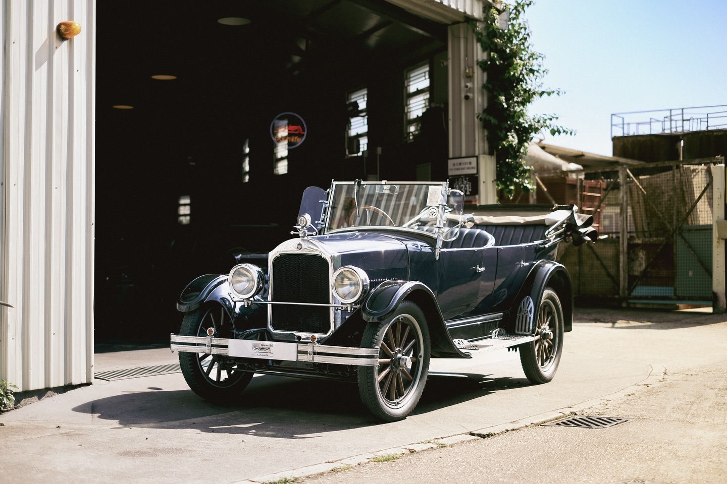 🌟For Sale🌟
1926 Essex Super Six
Price: 880,000 HKD
𝑯𝒊𝒈𝒉𝒍𝒊𝒈𝒉𝒕:
* Registered as 4 Seaters in VRD ✅
* Upgraded Electric Starter & Fuel Pump ✅
* Engine Recondition Recently Service Done✅
* Come with Full Set of New Types ✅
* Drive Well and Smooth ✅
Model: Essex Super Six
Year: 1926 / 2017
Engine: 2,370cc 17.4ps
Gearbox: 3 Speed Manual
Colour: Blue/Black
Mileage: 25,942 Miles
—————————————————————————————
我地提供多元化服務:
- 汽車進口/ 出口服務(Import /Export Service)⛴
- 本地Classic Car 買賣 (Classic Car Trading)🚘
- 汽車寄存服務(Vehicle Storage Service)🫙
- 保養維修服務 (Vehicle Maintenance Service)🔧
- 汽車美容服務 (Vehicle Detailing) 🧼
- 攝影拍攝汽車租借服務 (Photograph / Shooting Vehicle Rental Service) 🎥
Car in Life Shop Address:
https://maps.app.goo.gl/GhaCM7zPFChhpvAi9?g_st=ic
Contact: +852 63840334