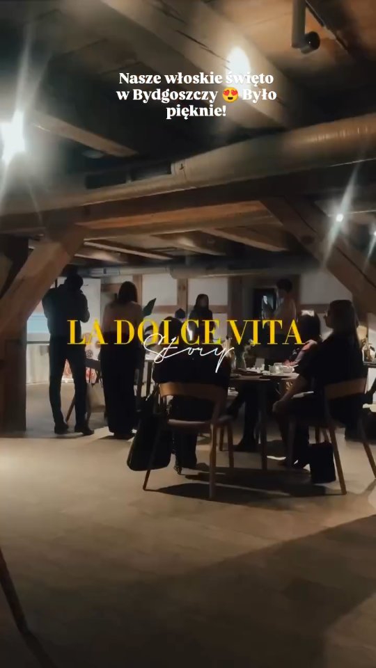 Tak wiele włoskiego słońca w Bydgoszczy, pomimo -18 stopni i oblodzonych chodników 🫣😍 Dziękuję @monika_szala_music za organizację tego wydarzenia i relację z wydarzenia, i że dzięki jej wsparciu mogłam w pełni skupić się na rozgrzewaniu Was włoskimi klimatami 🧡
Za świetną współpracę i inspirujące rozmowy dziękuję także:
@dylematyagaty
@agarosinska_coach
@creownia.official
@winotoskanii
Italia • włoskie podróże • język włoski • włoskie spotkania • włoska kolacja dla kobiet Tak wiele włoskiego słońca w Bydgoszczy, pomimo -18 stopni i oblodzonych chodników 🫣😍 Dziękuję @monika_szala_music za organizację tego wydarzenia i relację z wydarzenia, i że dzięki jej wsparciu mogłam w pełni skupić się na rozgrzewaniu Was włoskimi klimatami 🧡
Za świetną współpracę i inspirujące rozmowy dziękuję także:
@dylematyagaty
@agarosinska_coach
@creownia.official
@winotoskanii
Italia • włoskie podróże • język włoski • włoskie spotkania • włoska kolacja dla kobiet