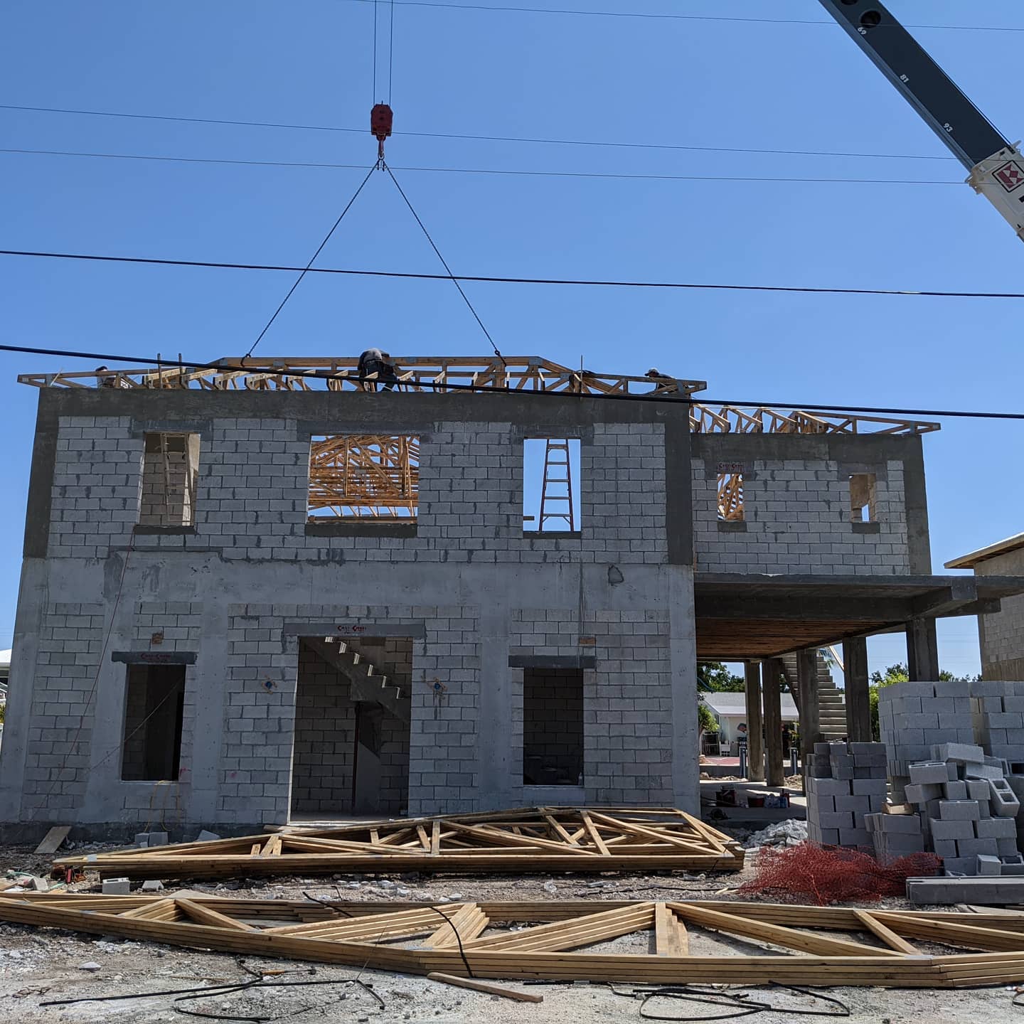 Getting the roof started on this beautiful Marathon home...
#marathonconstruction #contractorsofinsta #construction #keysconstruction