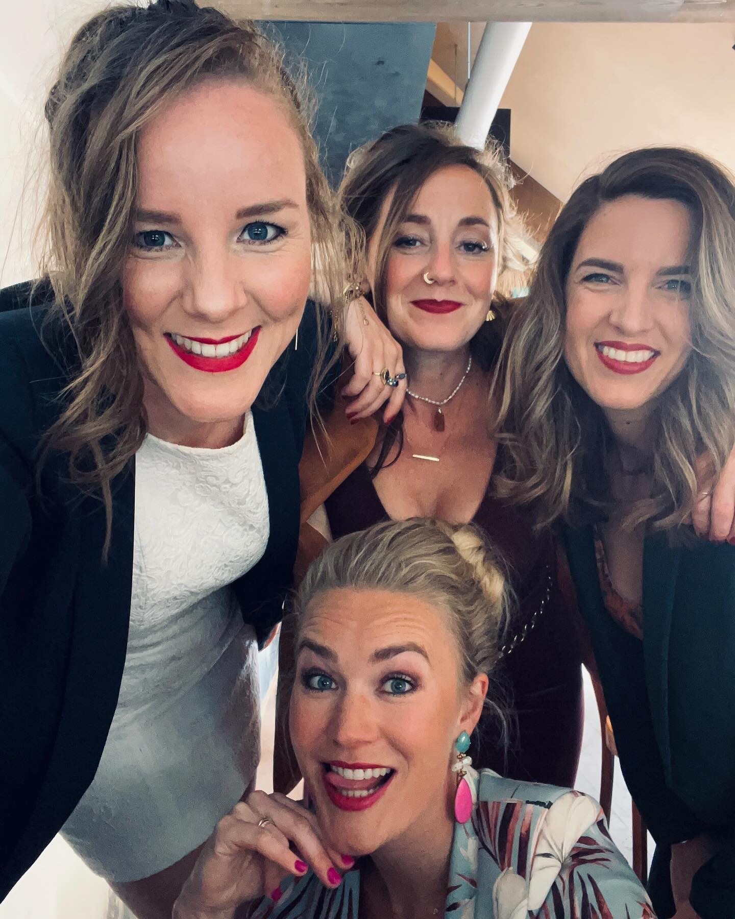 Hatsa! We mochten vanuit Oerol meteen door naar een leuk klusje bij @houseofbird_diemerbos voor @ingnederland 🎶 #borrelsetting #vocalgroup #closeharmony