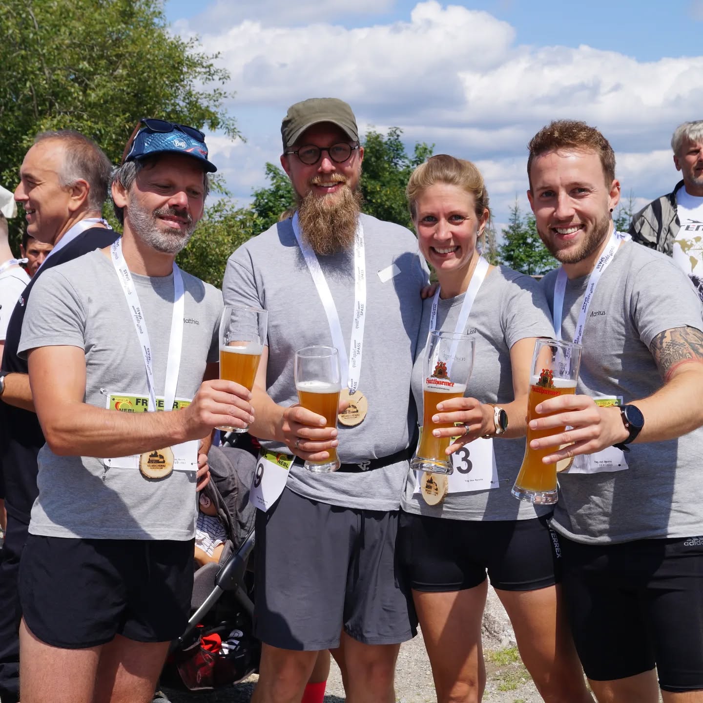 Der Tag des Sports ist natürlich auch ein tolles Firmenevent! 🤩💯
Als Team könnt ihr Zusammen den Quälspaß auf den Dreisessel erleben. 🚴🏃♂️
Gemeinsam erschafft ihr euch als Team tolle Erinnerungen. 😍
Den Abend könnt ihr in der Dorfmitte in Neureichenau ausklingen lassen oder Party bis tief in die Nacht machen! 🎉🎶
Meldet jetzt euer Firmenteam an und seit Teil dieser Veranstaltung! 💪🤩☀️
@made_in_frg @dreisesselgemeinde
#tagdessports #quälspass #quaelspassamdreisessel #spielespaß #team #firmenevent #firma #erlebnisse #party #dreisesselgemeinde #dreisesselberg #dreisessel