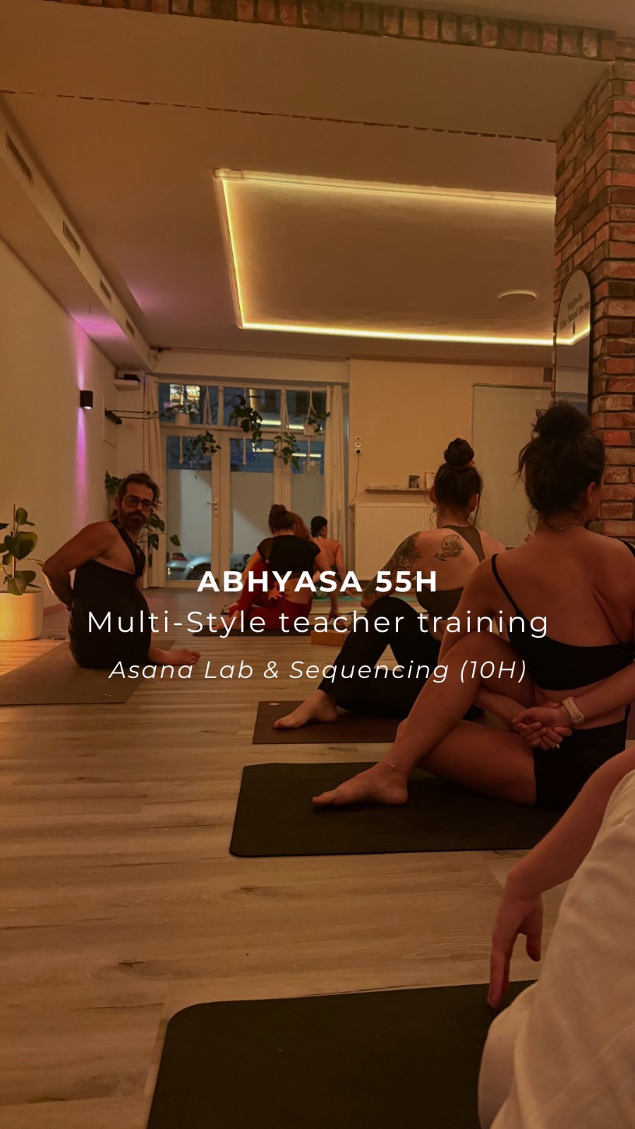 What really makes a yoga practice effective?
It’s not just the poses it’s the why behind them.
In this episode, @nehyogayogicescape and @federicosoggiaa dive into Asana Lab & sequencing, a core pillar of the Abhyasa 55H Multi-Style Yoga Teacher Training, certified by YACEP.
From understanding why certain asanas are placed where they are,
to learning how sequencing supports the body, breath, and nervous system
Federico breaks down the science, intention, and intelligence behind conscious yoga design.
If you’ve ever wanted to move beyond “what comes next”
and truly understand how and why yoga works,
this conversation is for you.
Learn more about Abhyasa 55H TTC (YACEP Certified)
More info in the link in bio 💛
#asanapractice #teachertraining #55hteachertraining #yogastudio #yogicescape