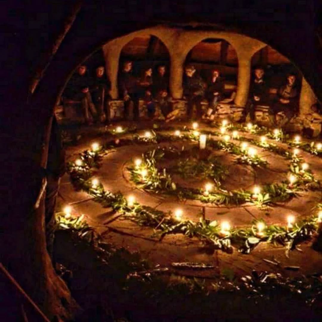 Advent Spiral Celebration
Felin Uchaf Roundhouse
4pm Sunday 1st December
Seasonal stories and music
Free event
All ages welcome
Dathlu'r Adfent
Yn Ty Crwn, Canolfan Felin Uchaf
Chwedlau'r Wyl a charolau,
4yp Nos Sul y 1af o Ragfyr
Mynediad am ddim
Croeso cynnes i bawb