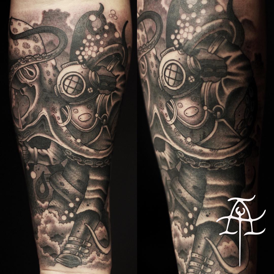 Diver #visalia #aaronleroi #tattoo #blackwork #dotwork #lemoore #mandala #mandalatattoo #mandaladesign #mandalaart #mandaladrawing #dotworkmandala #dotworktattoo #blacktattooart #geometrictattoo #tularetattoo #visaliatattoos #fresno
