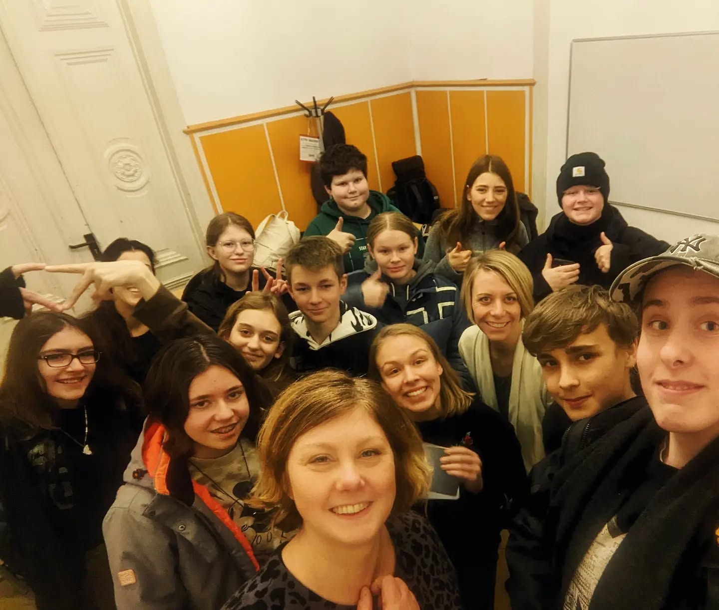 Weihnachtsstimmung mit den Jugendlichen...so schaffen wir auch den stressigen Jahresendspurt gemeinsam!
Grüße aus Lübeck!
#motivierenstärkenorientieren #weihnachten #jugendliche #schulabschluss #praktikum #ausbildung #together #sommerakademie