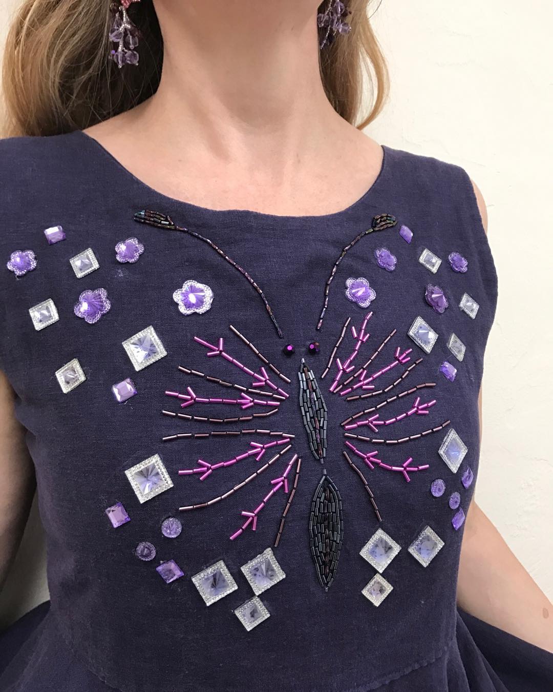 Jelena’s dress, design, and artwork detail