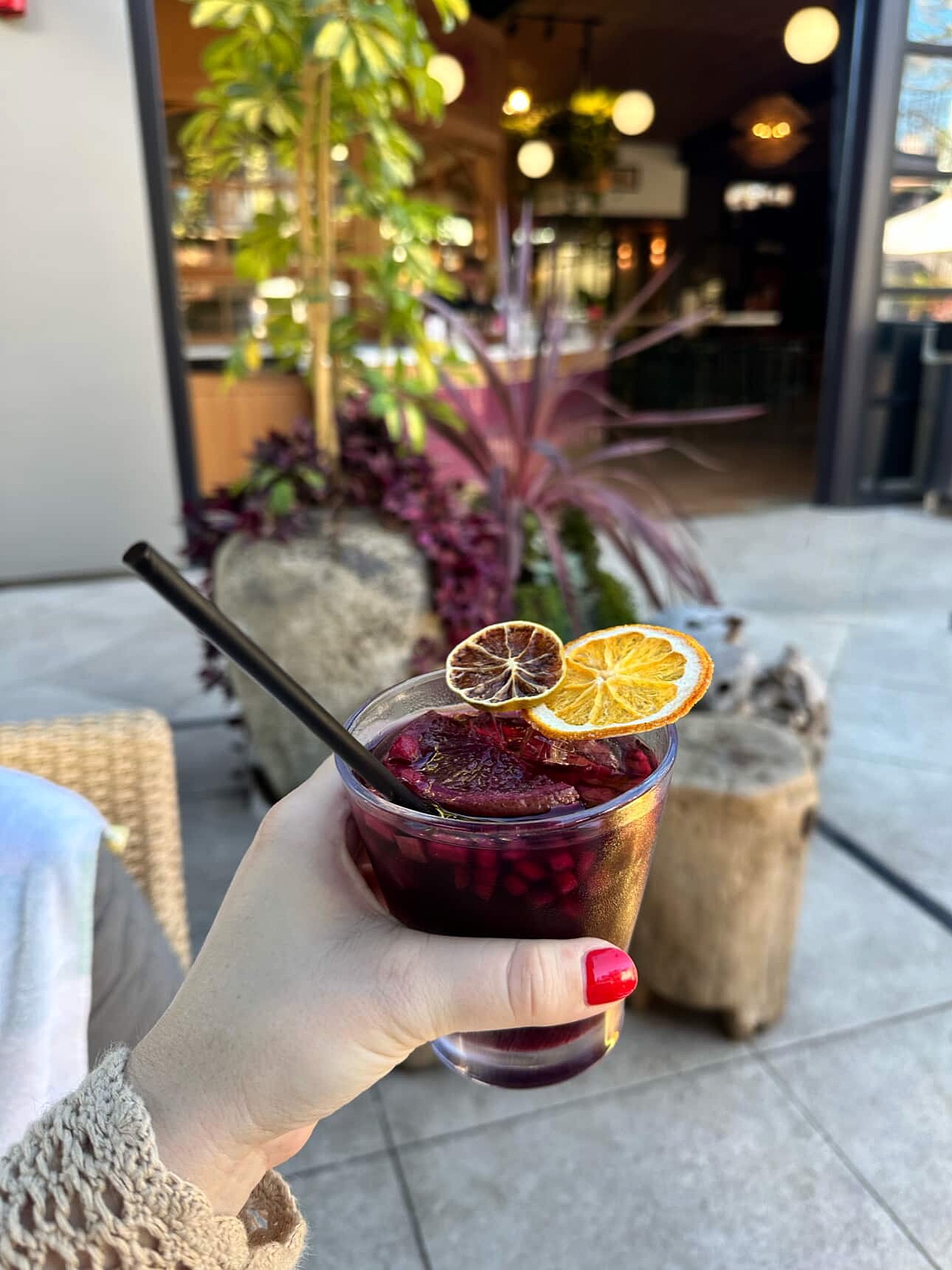 Nothing pairs better than a glass of sangria and live music. 🍷🎶👇
Join us for Tuesday Tunes with Jared Nels from 5:00–7:30 PM and enjoy a relaxed evening in the square.
📸: @nataliejaytay
#lindensquare #805events #livemusic #carpinteria #805eats